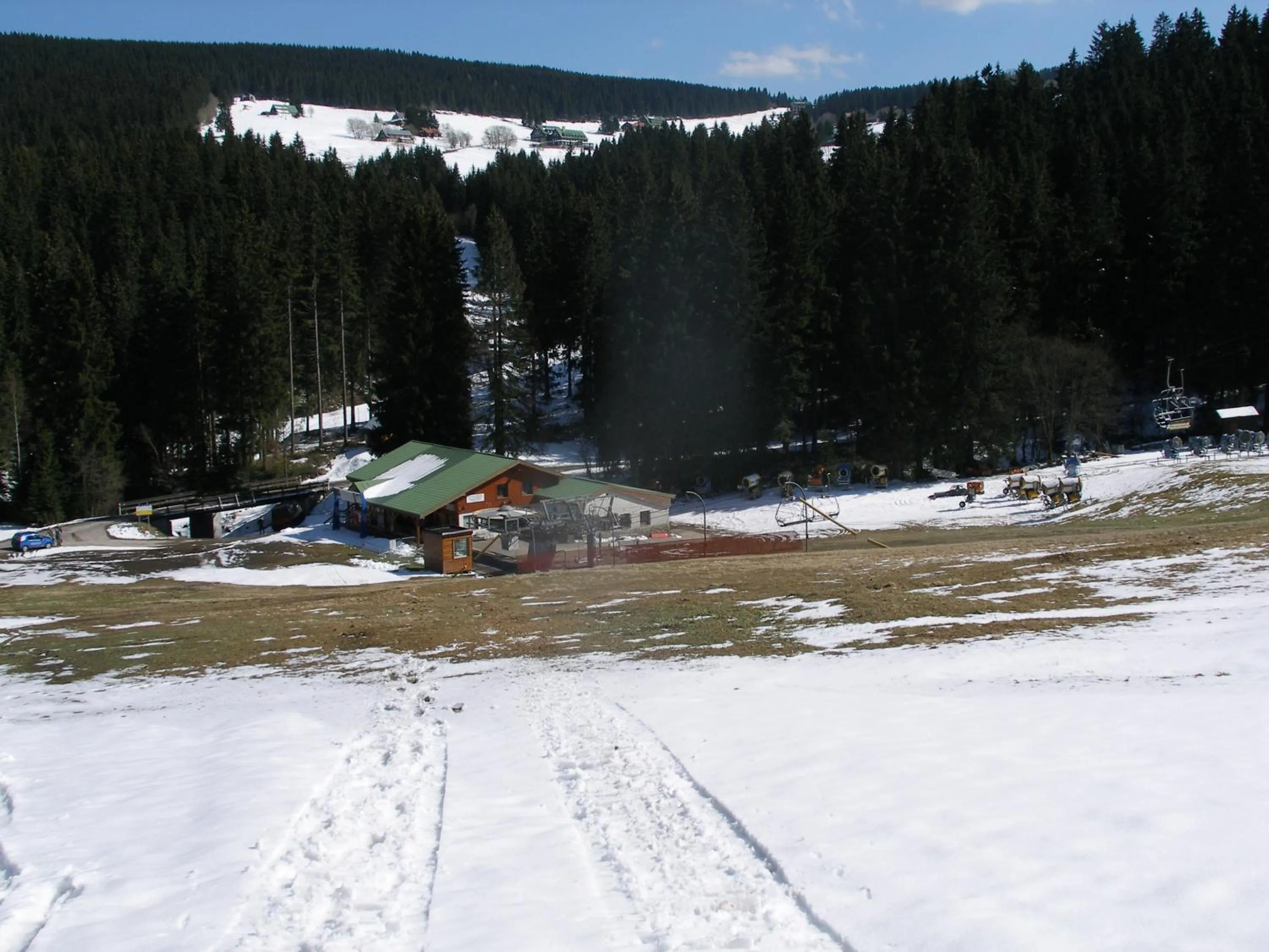 Skiing in Pecka Penzion