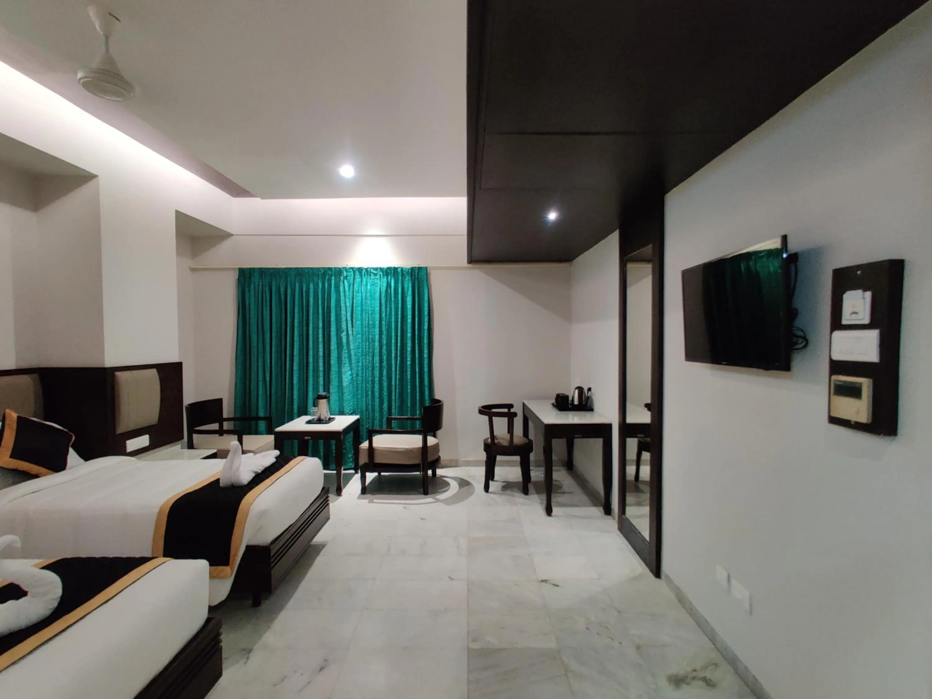 Bedroom, Bed in Hotel Saratharajans