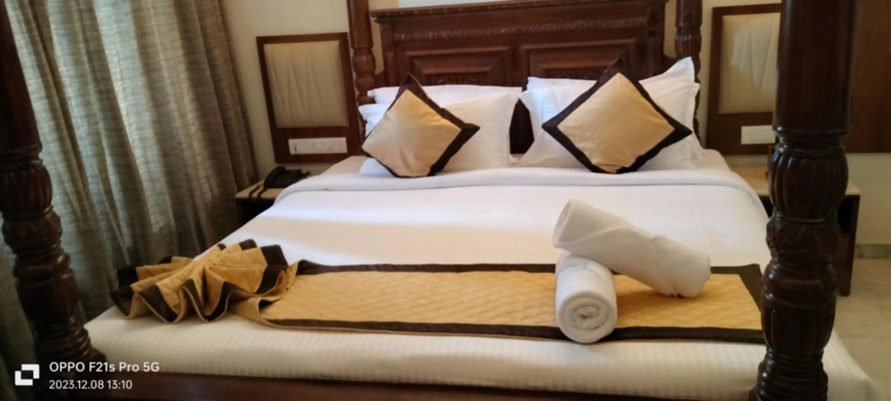 Bedroom, Bed in Hotel Saratharajans