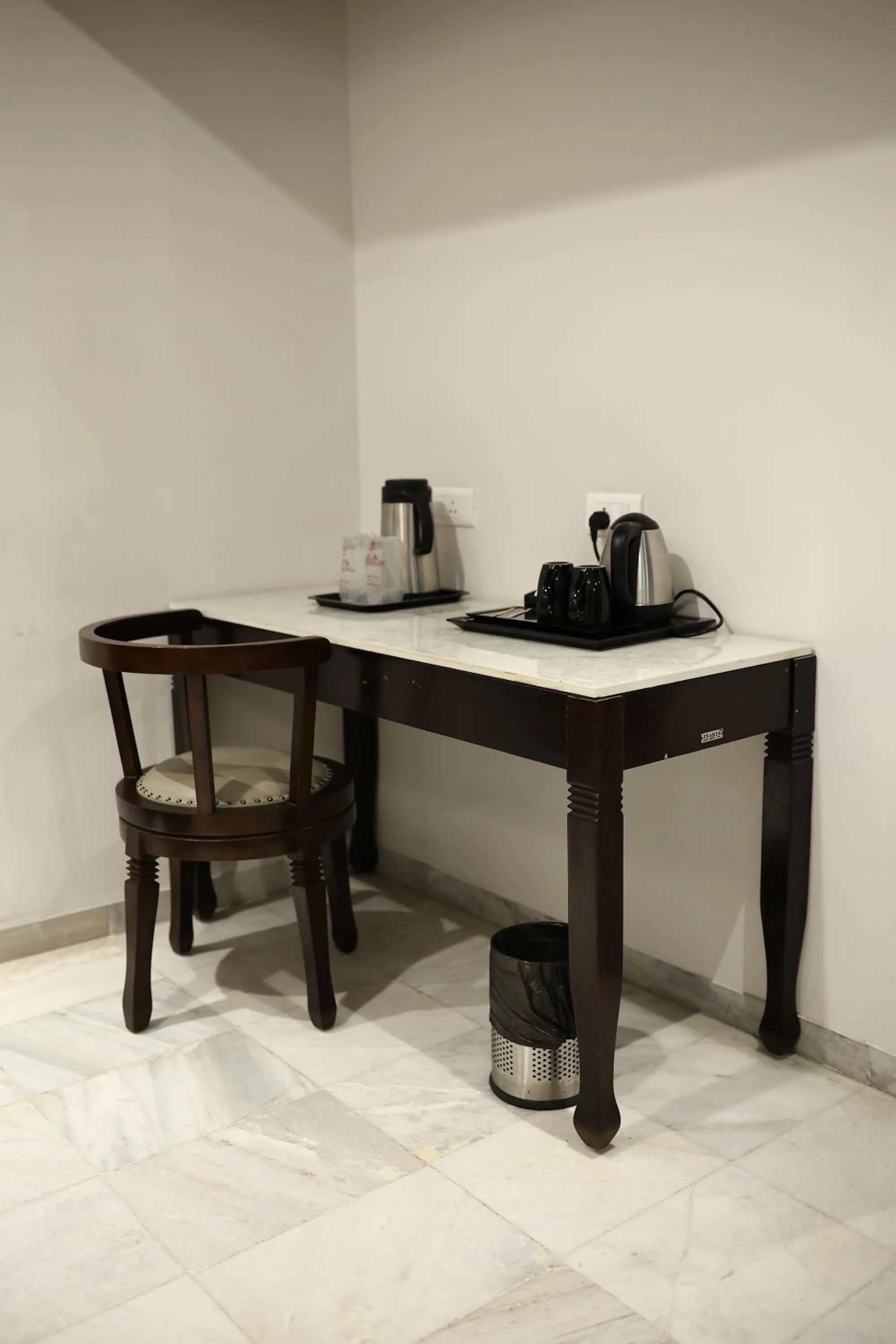 Coffee/tea facilities in Hotel Saratharajans
