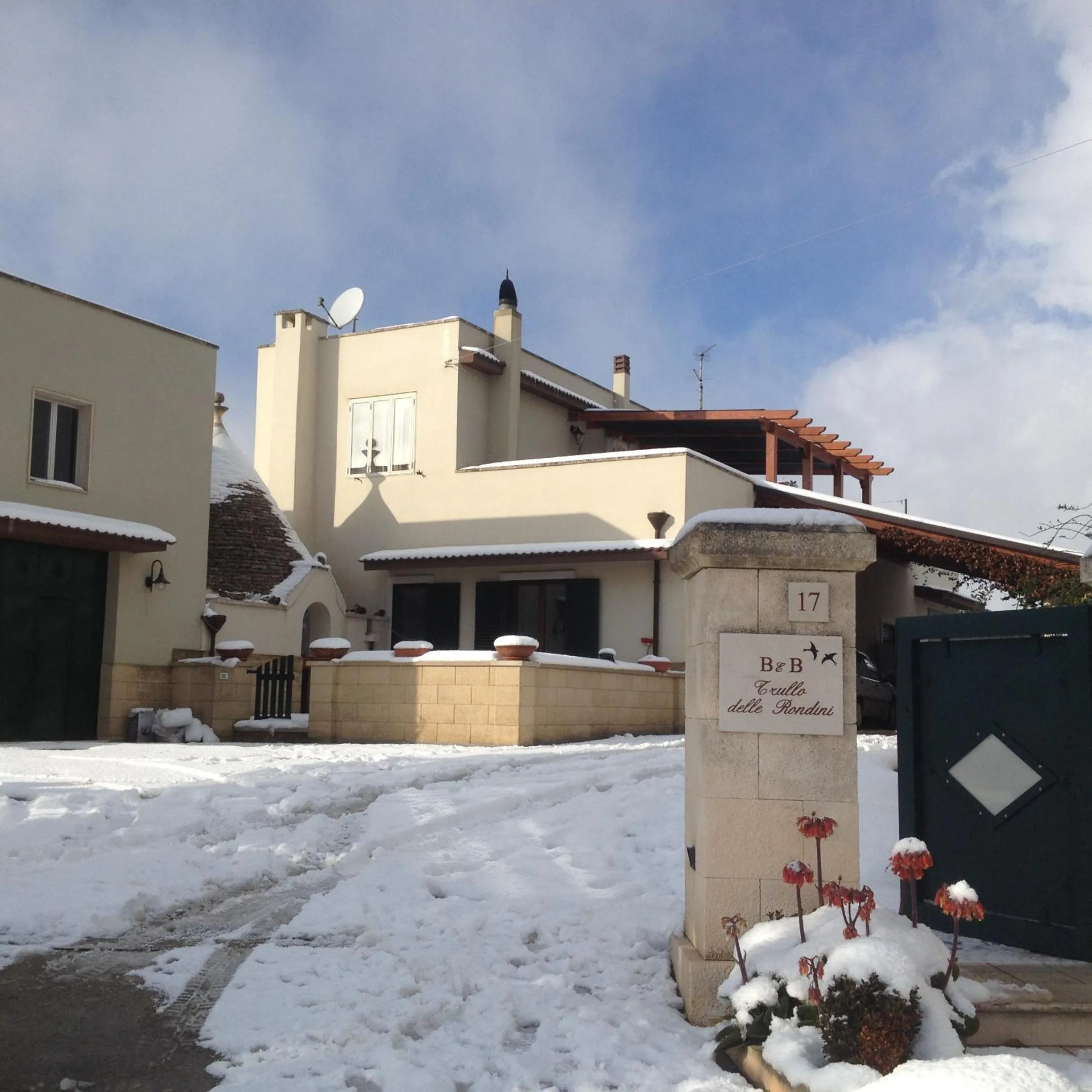 Facade/entrance in Casa delle Rondini