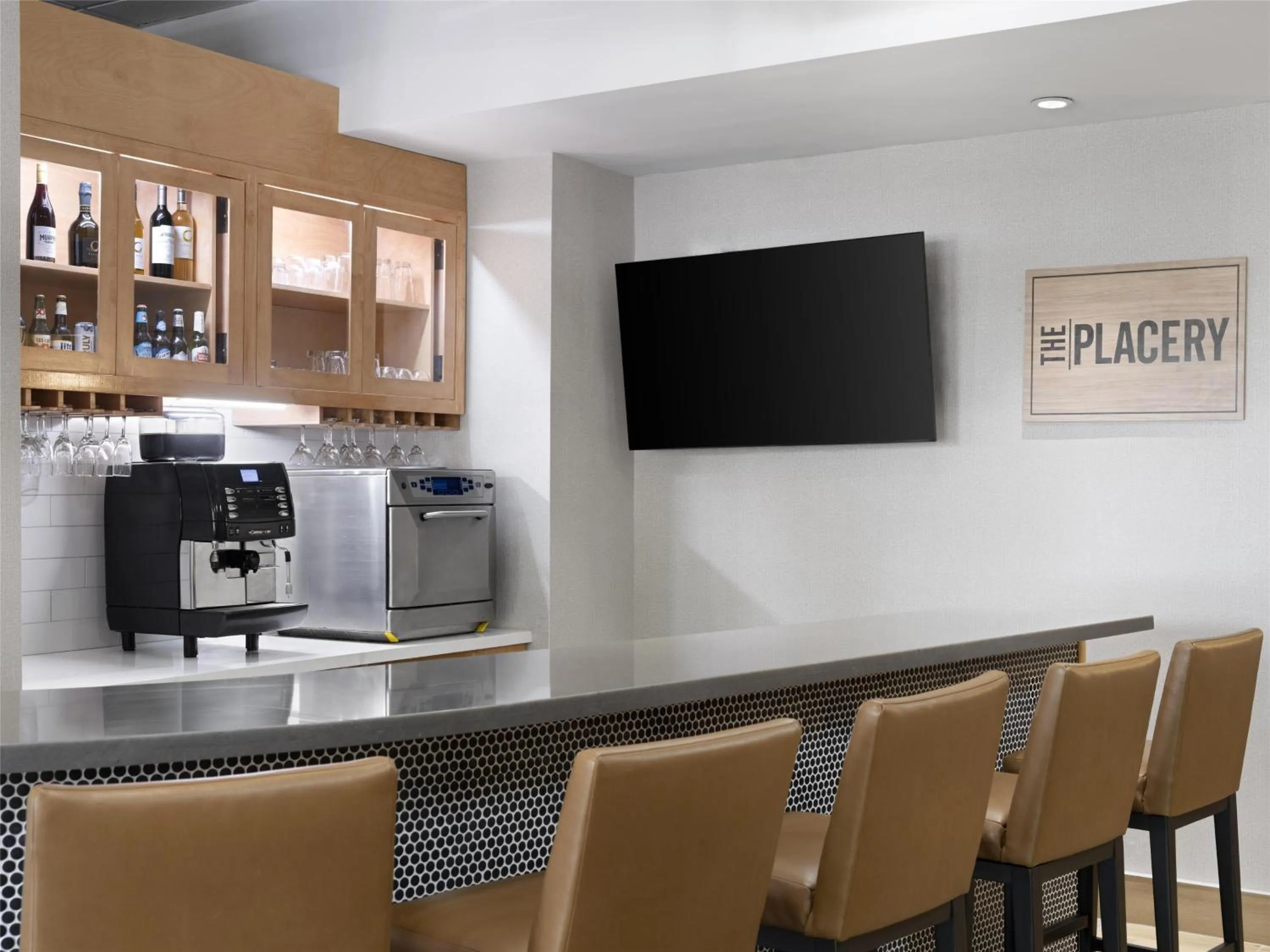 Lounge or bar in Hyatt Place Atlanta Alpharetta North Point Mall