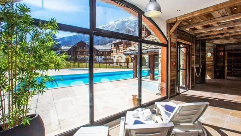 Pool view in Les Alpages d'Herbefin