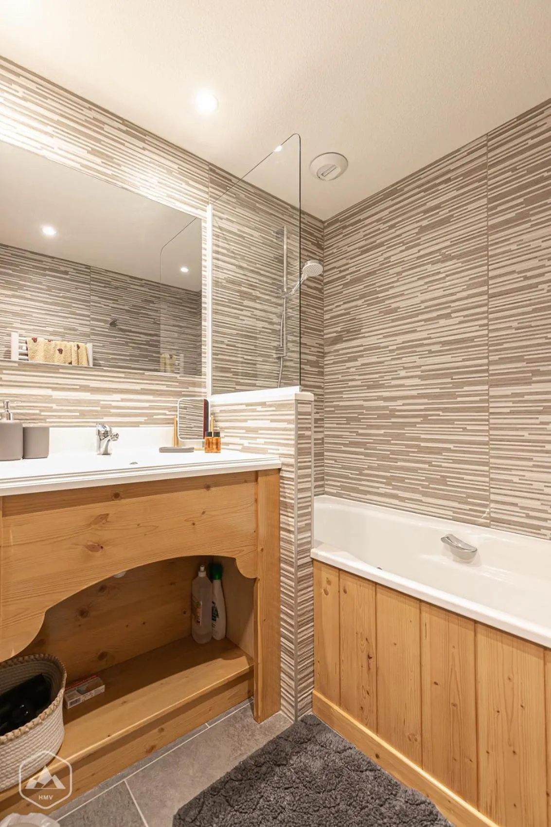 Shower in Les Alpages d'Herbefin