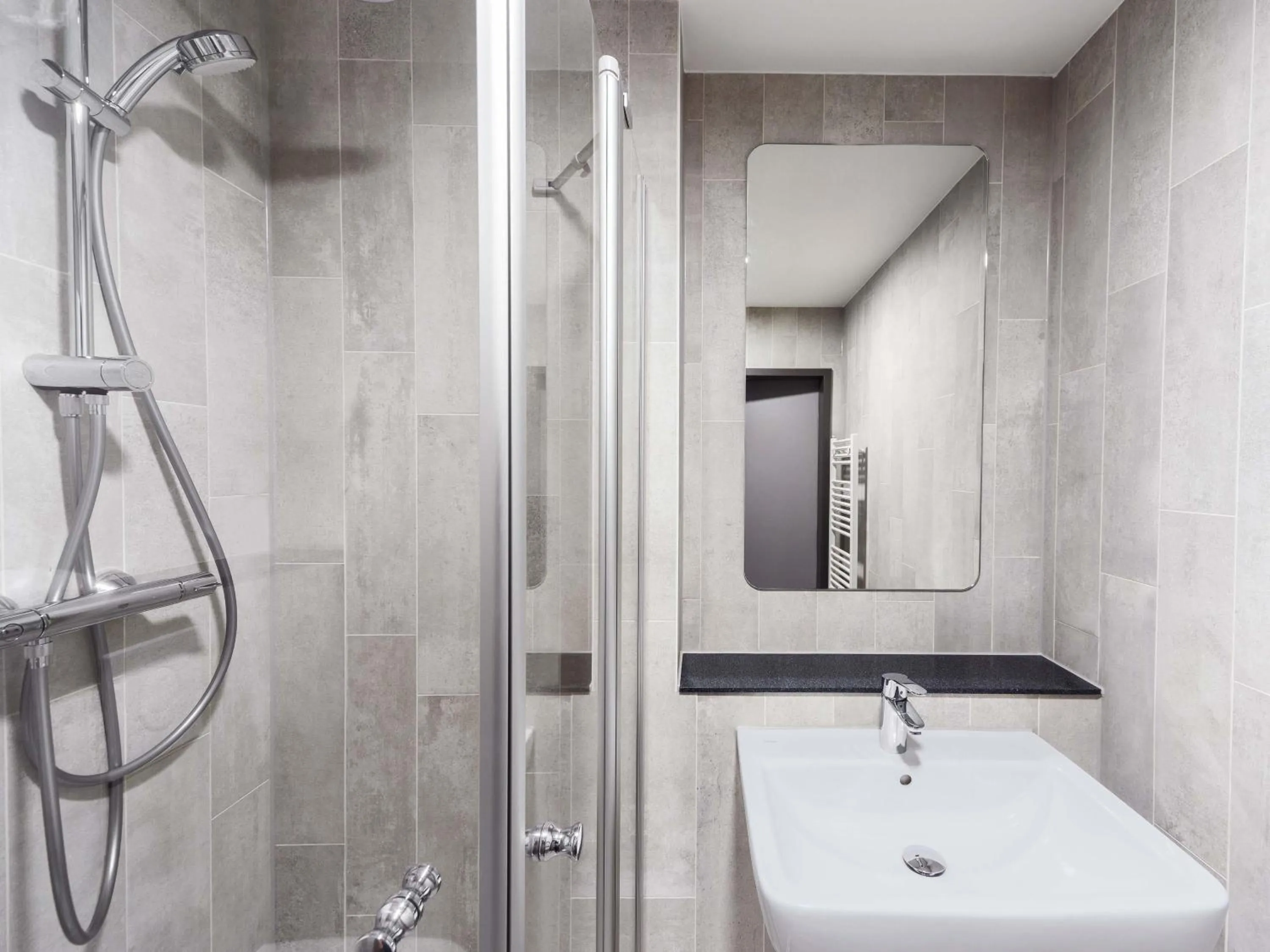 Shower in B&B HOTEL Gotha-Hbf