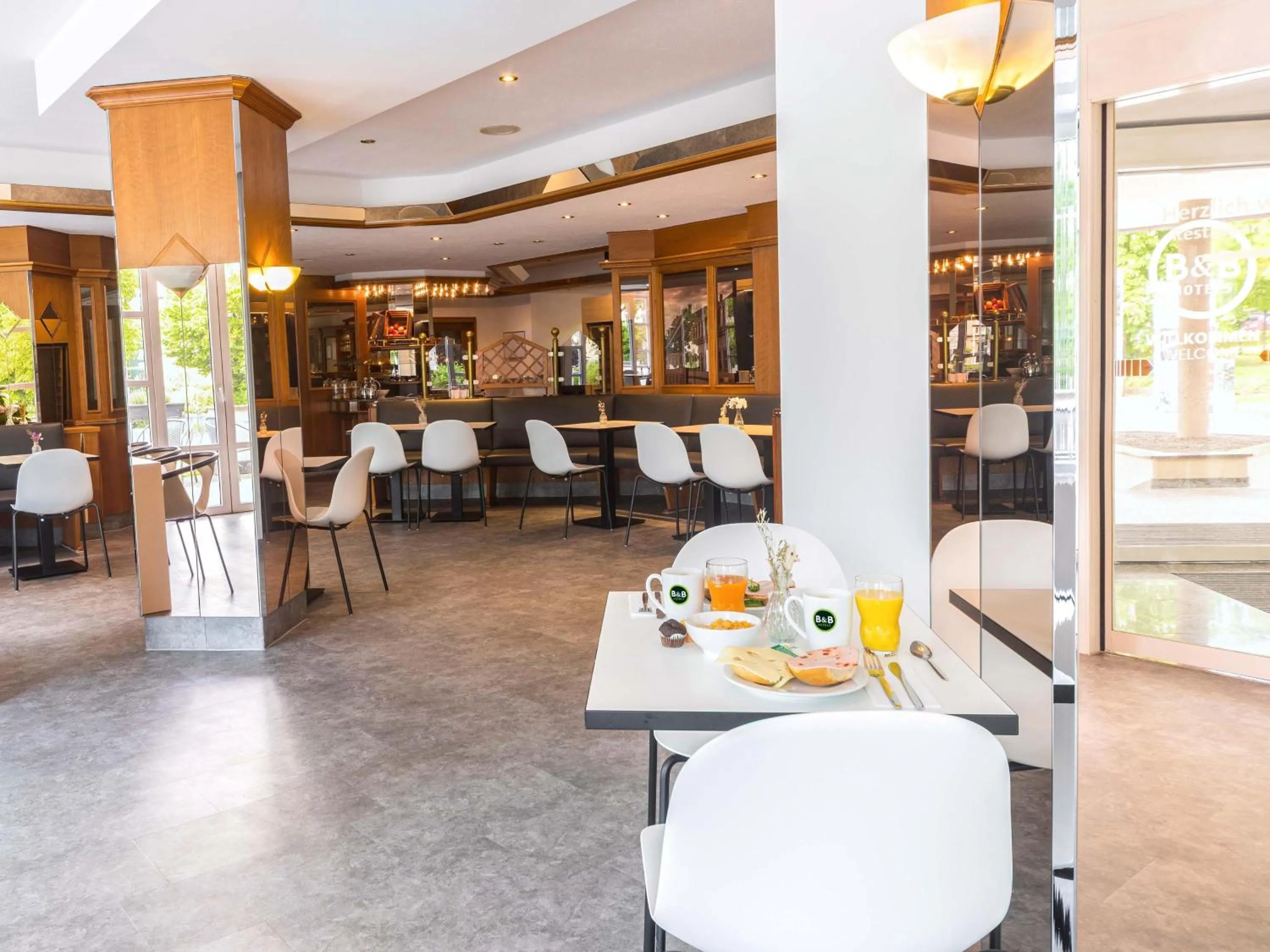 Lounge or bar in B&B HOTEL Gotha-Hbf