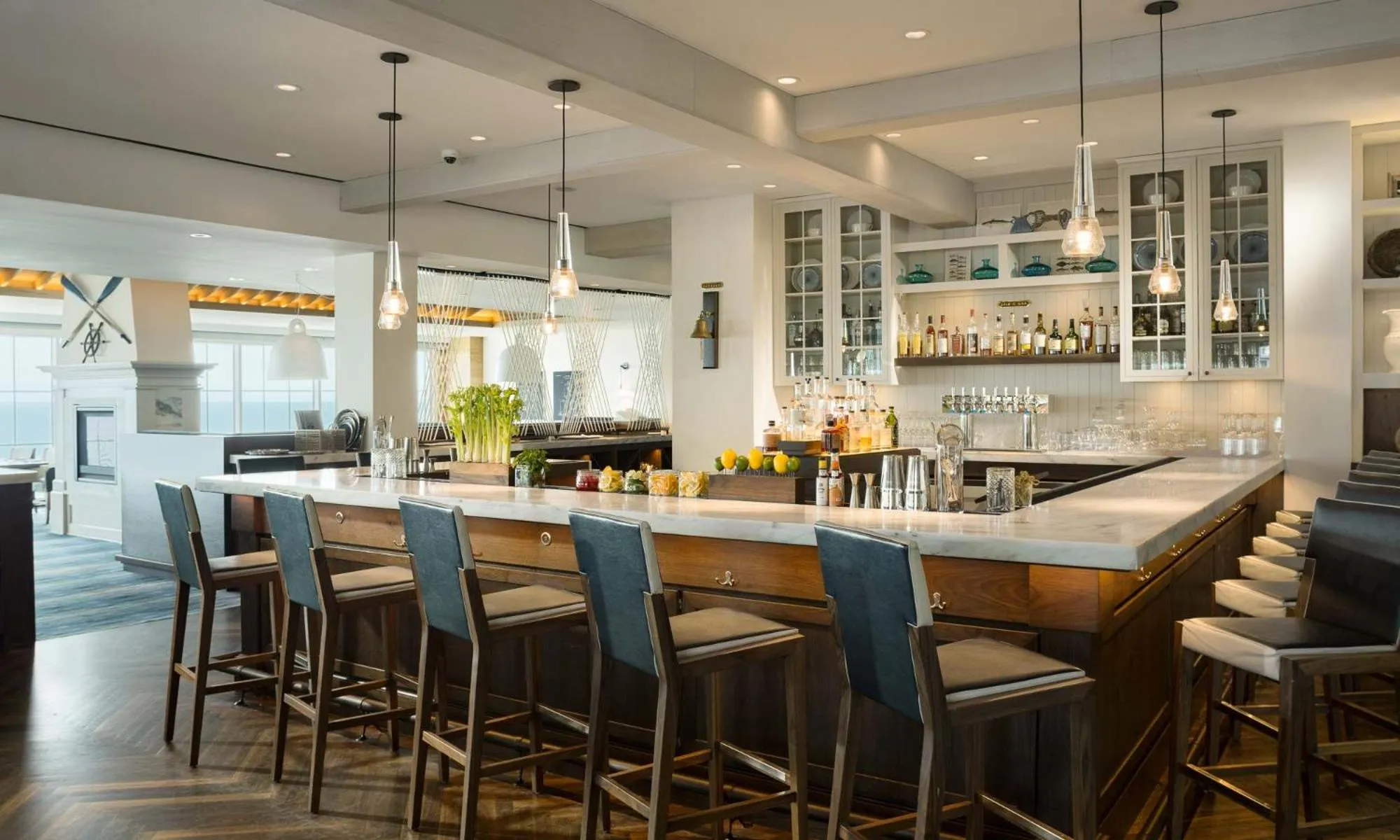 Lounge or bar in Cliff House Maine