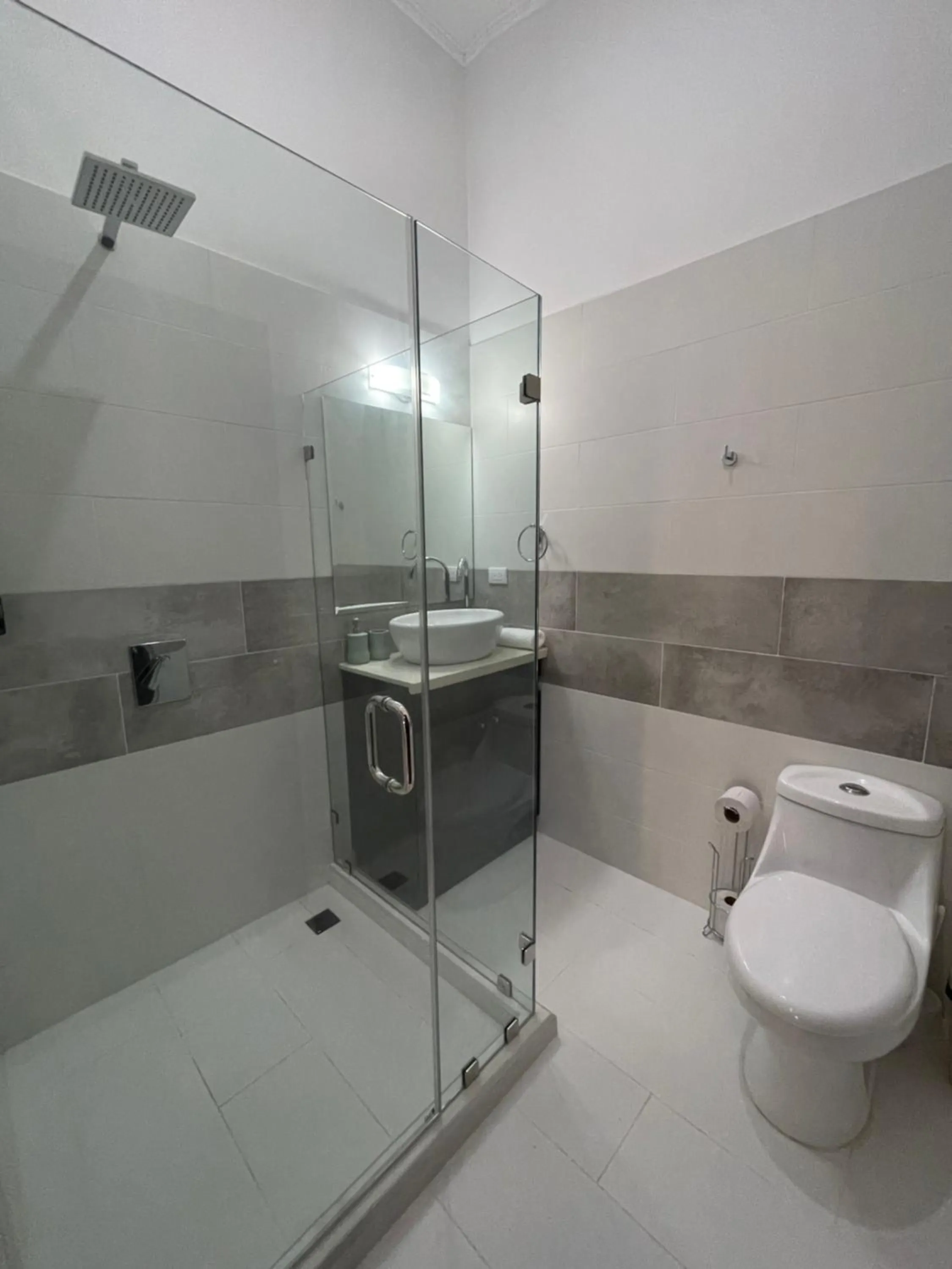 Shower in Fuego Lodge