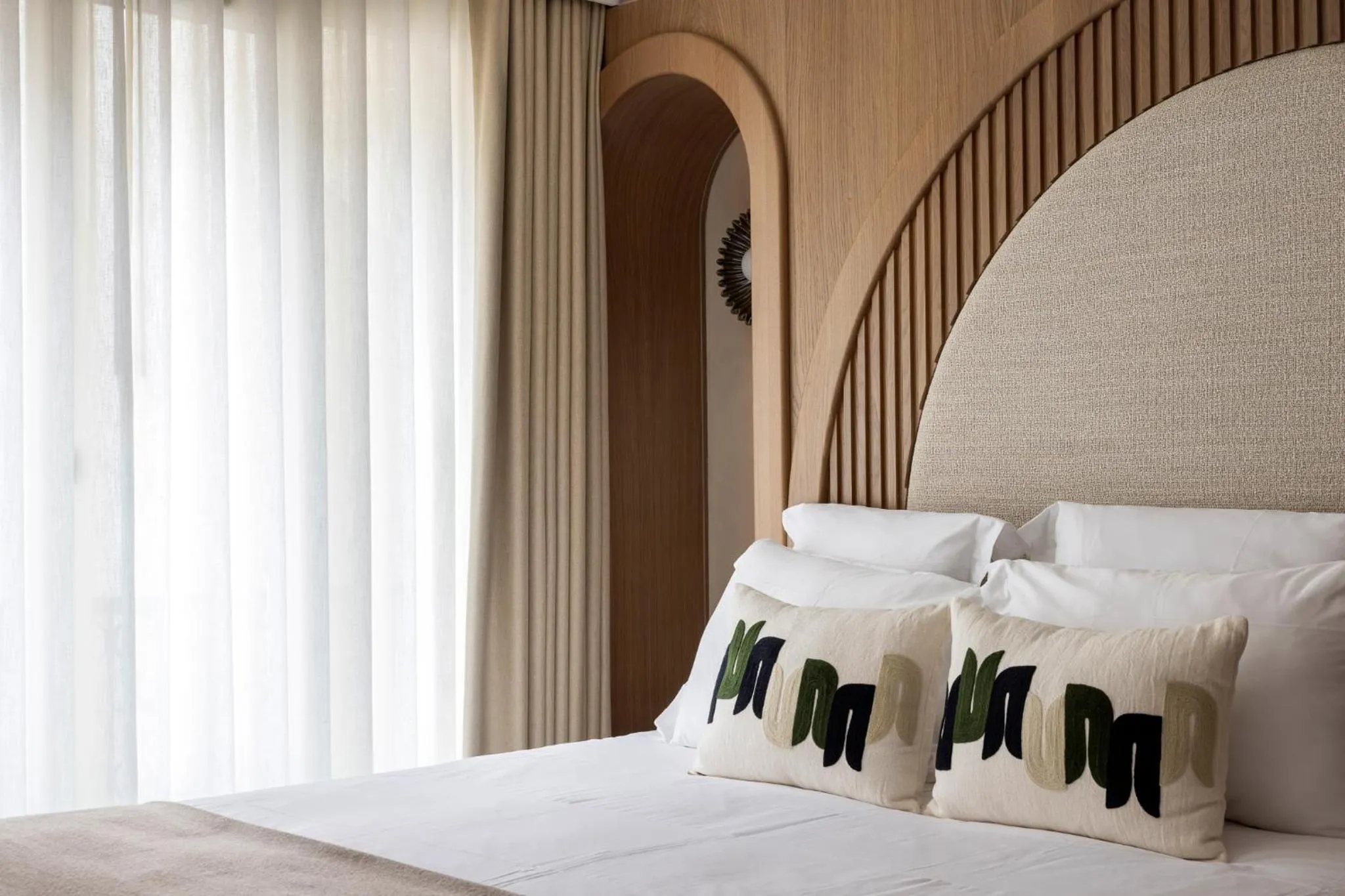 Bed in HIGHSTAY - Luxury Serviced Apartments - Centre Pompidou