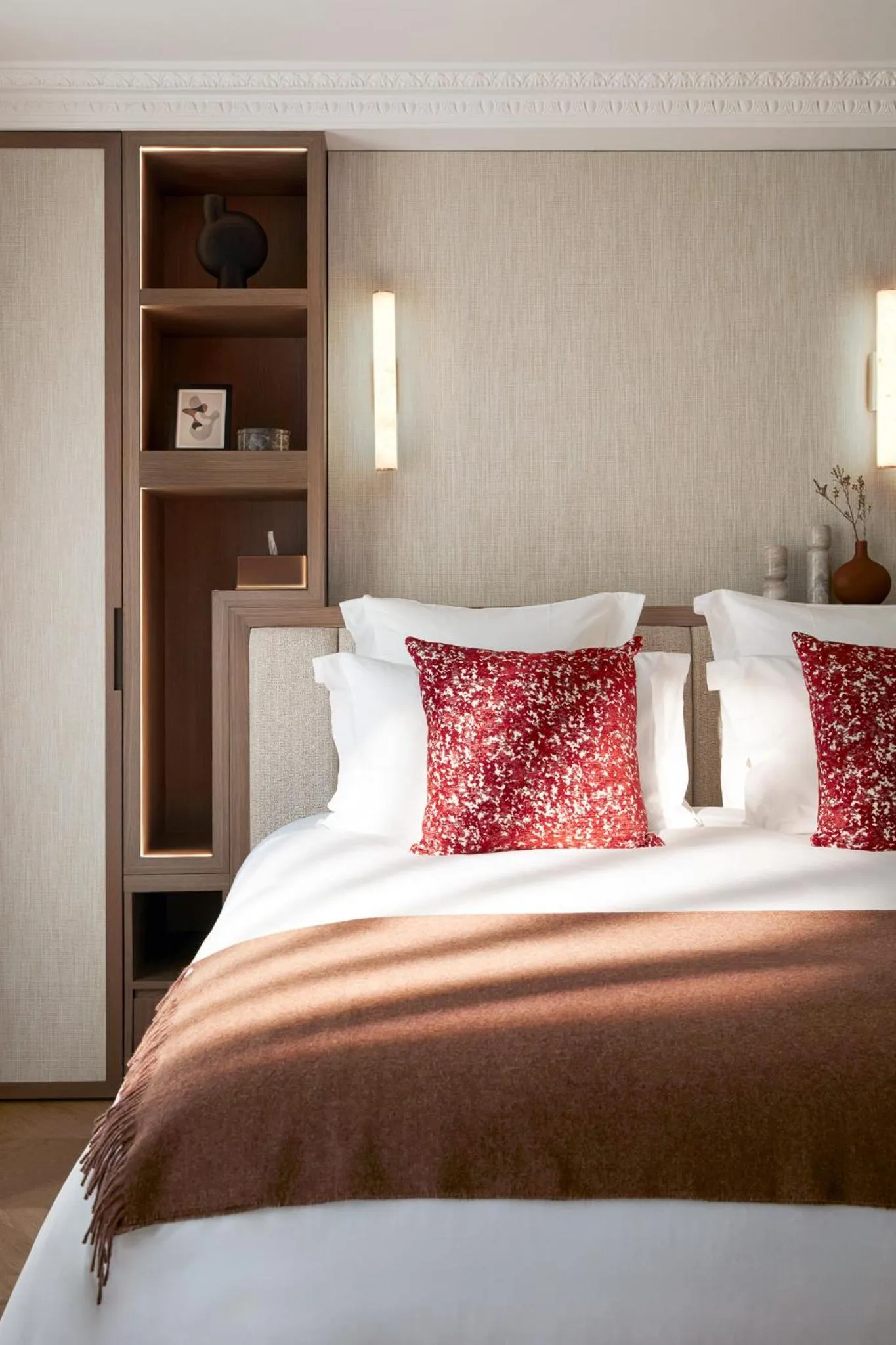 Bedroom, Bed in HIGHSTAY - Luxury Serviced Apartments - Centre Pompidou