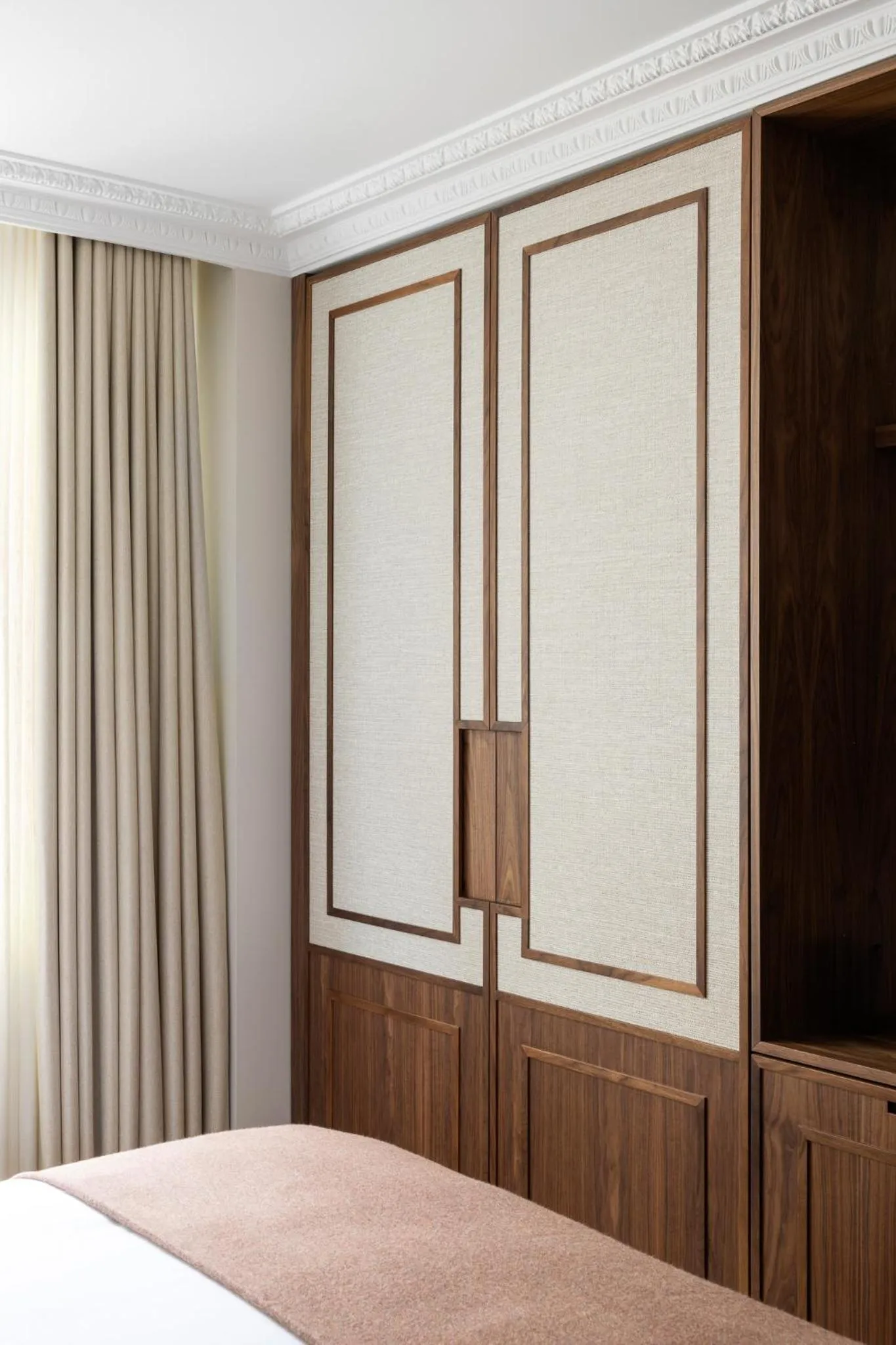 Bedroom, Bed in HIGHSTAY - Luxury Serviced Apartments - Centre Pompidou