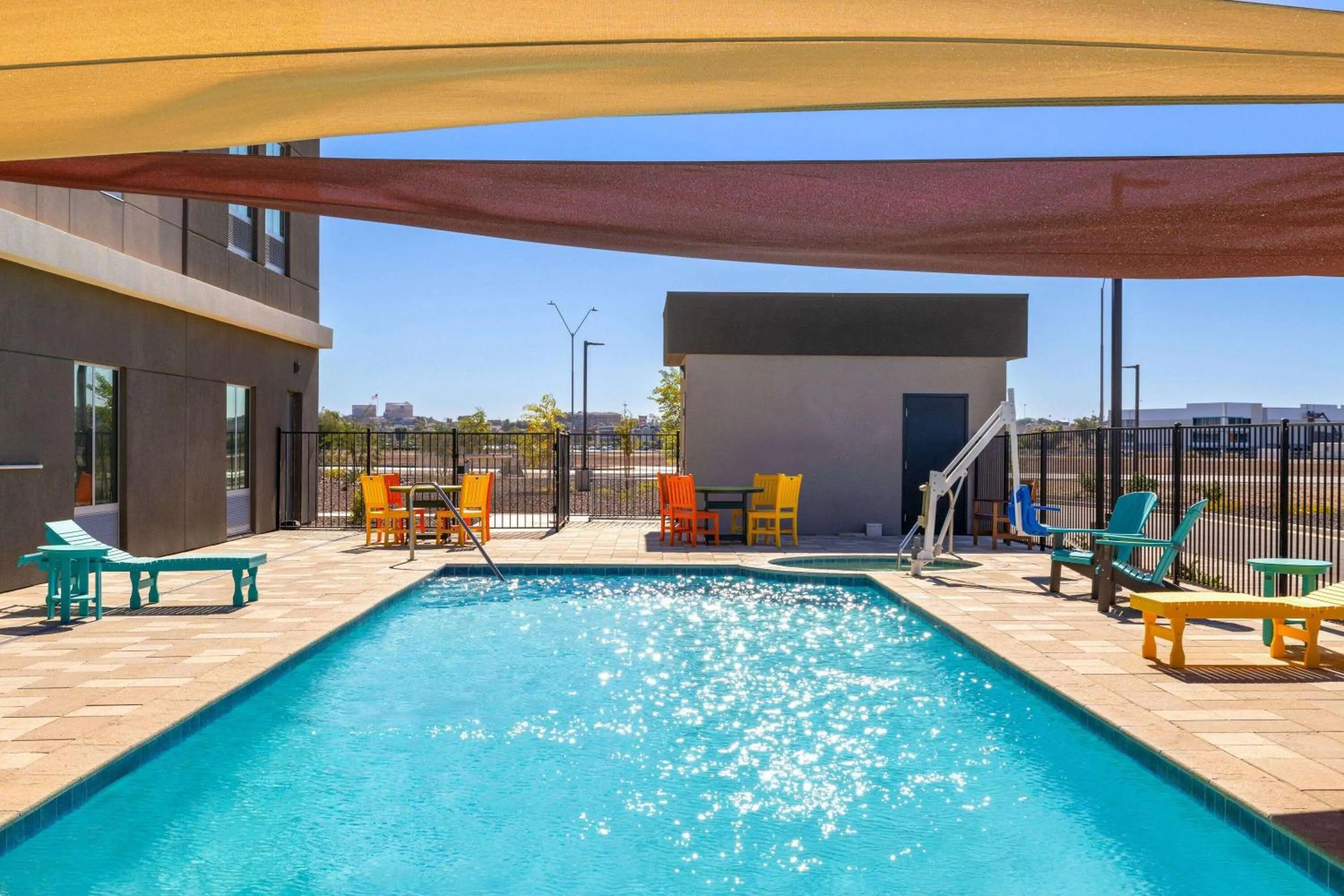 Swimming pool in La Quinta Inn & Suites by Wyndham Yuma