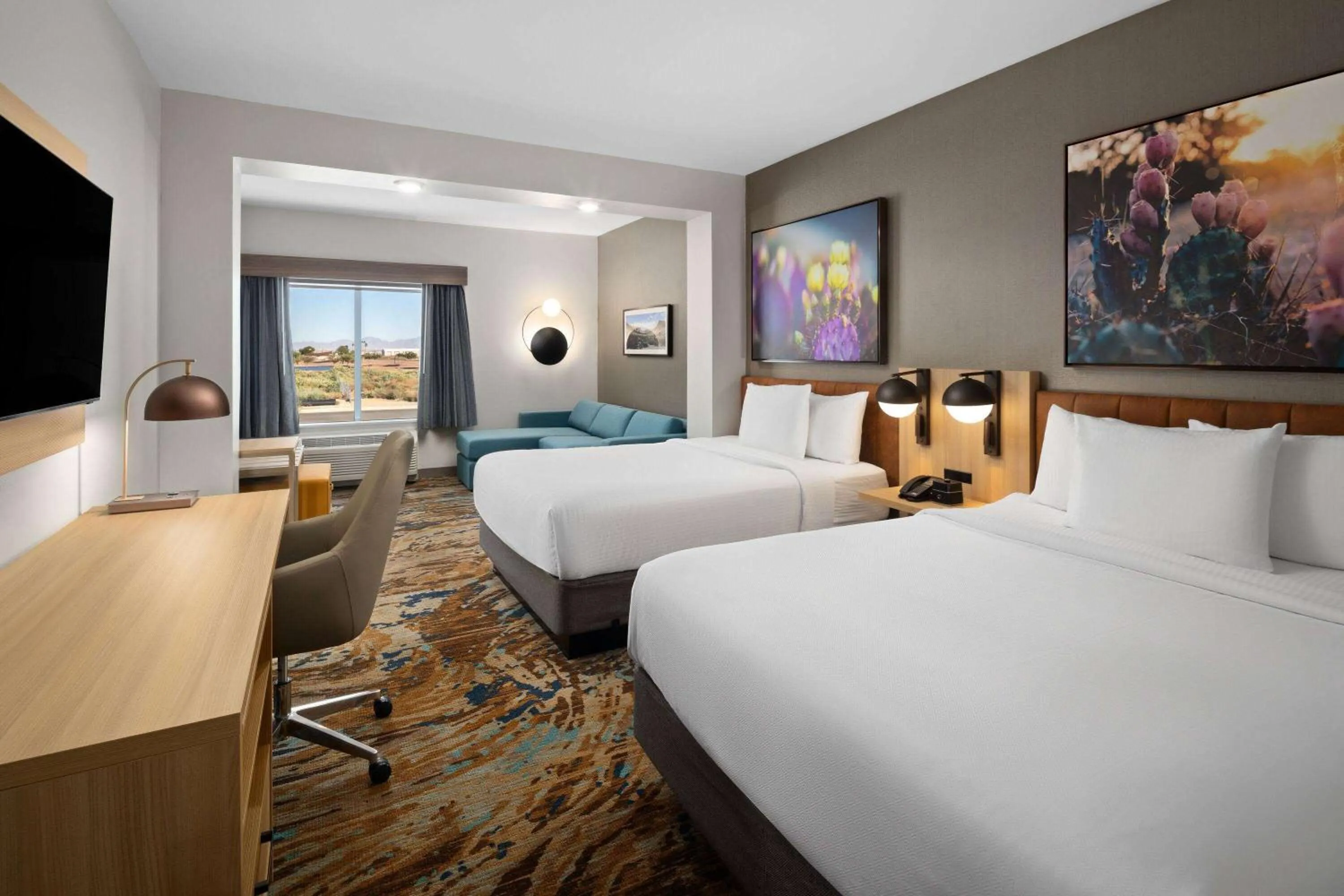 Photo of the whole room, Bed in La Quinta Inn & Suites by Wyndham Yuma