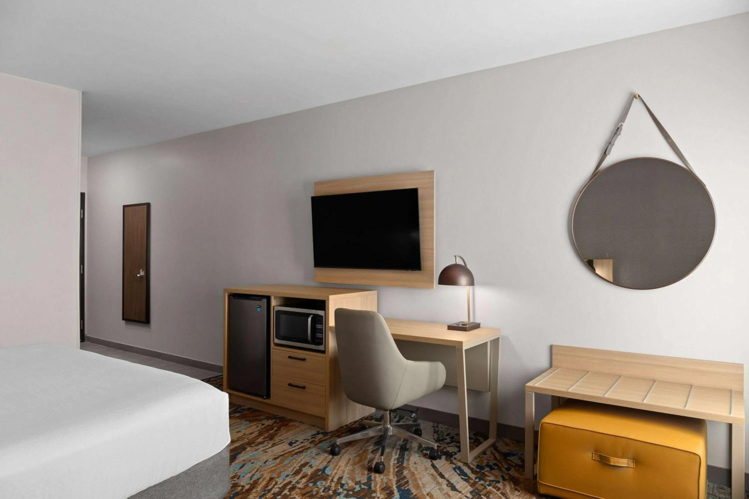 Photo of the whole room, Bed in La Quinta Inn & Suites by Wyndham Yuma