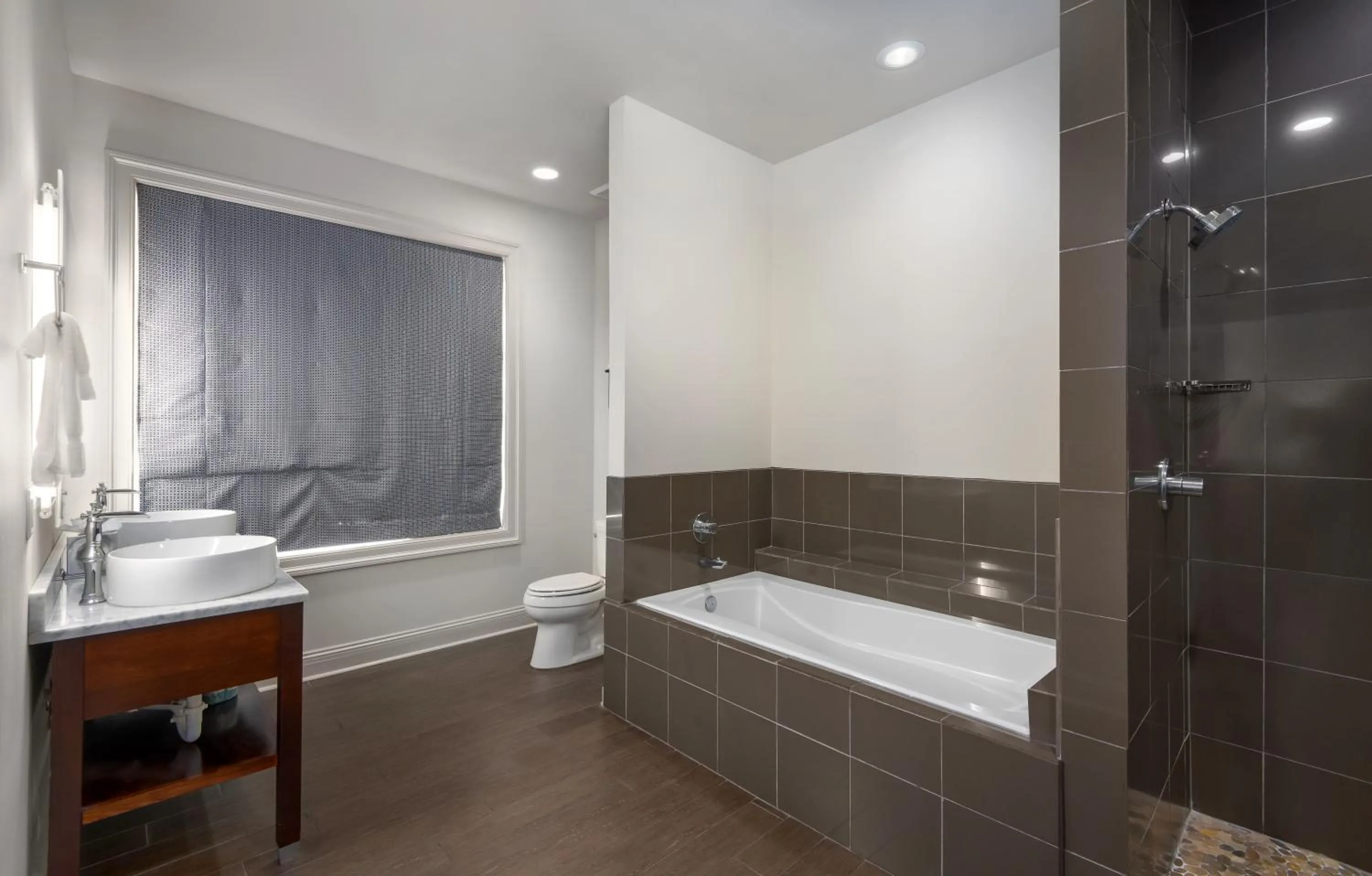 Bathroom in White House Hotel