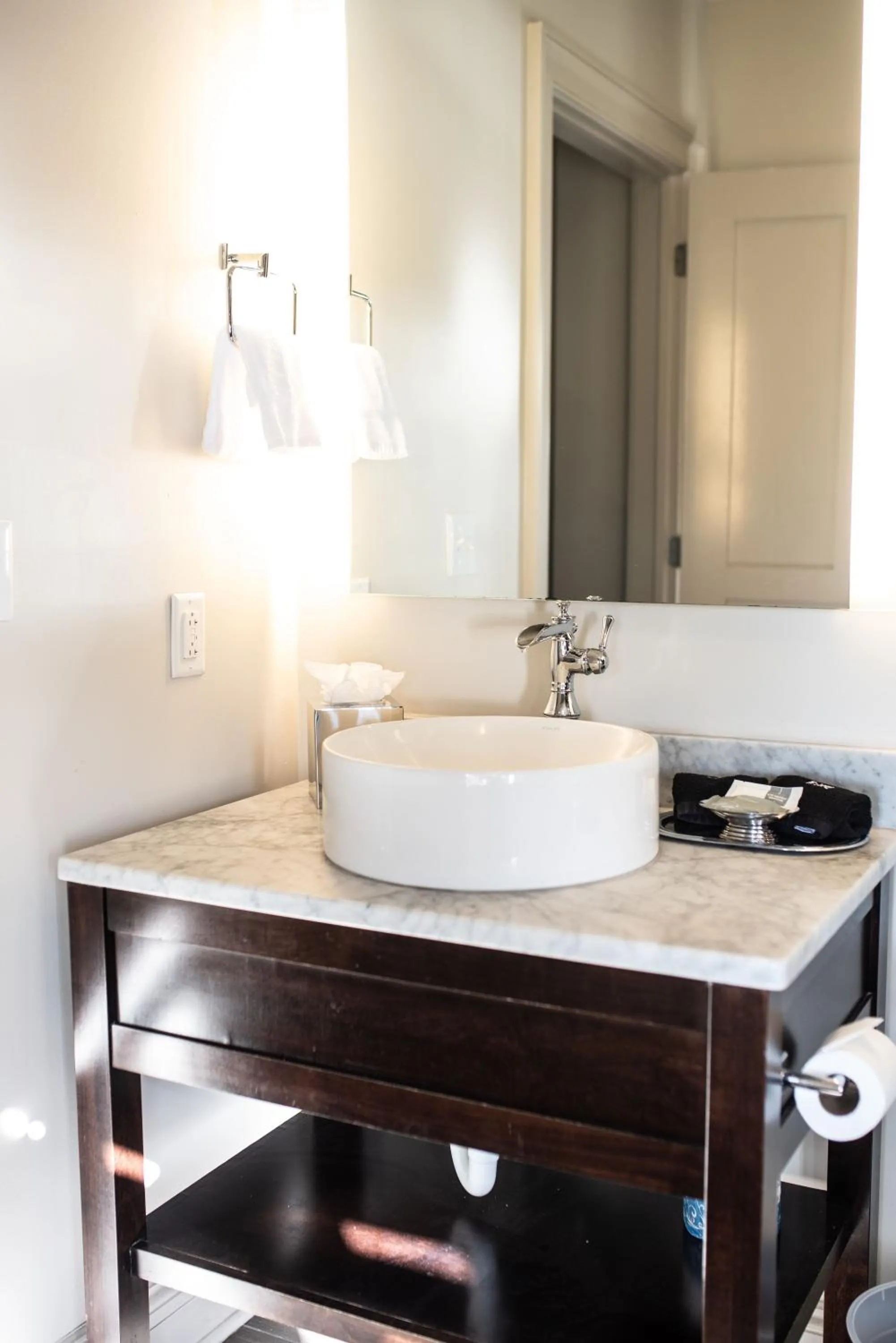 Bathroom in White House Hotel