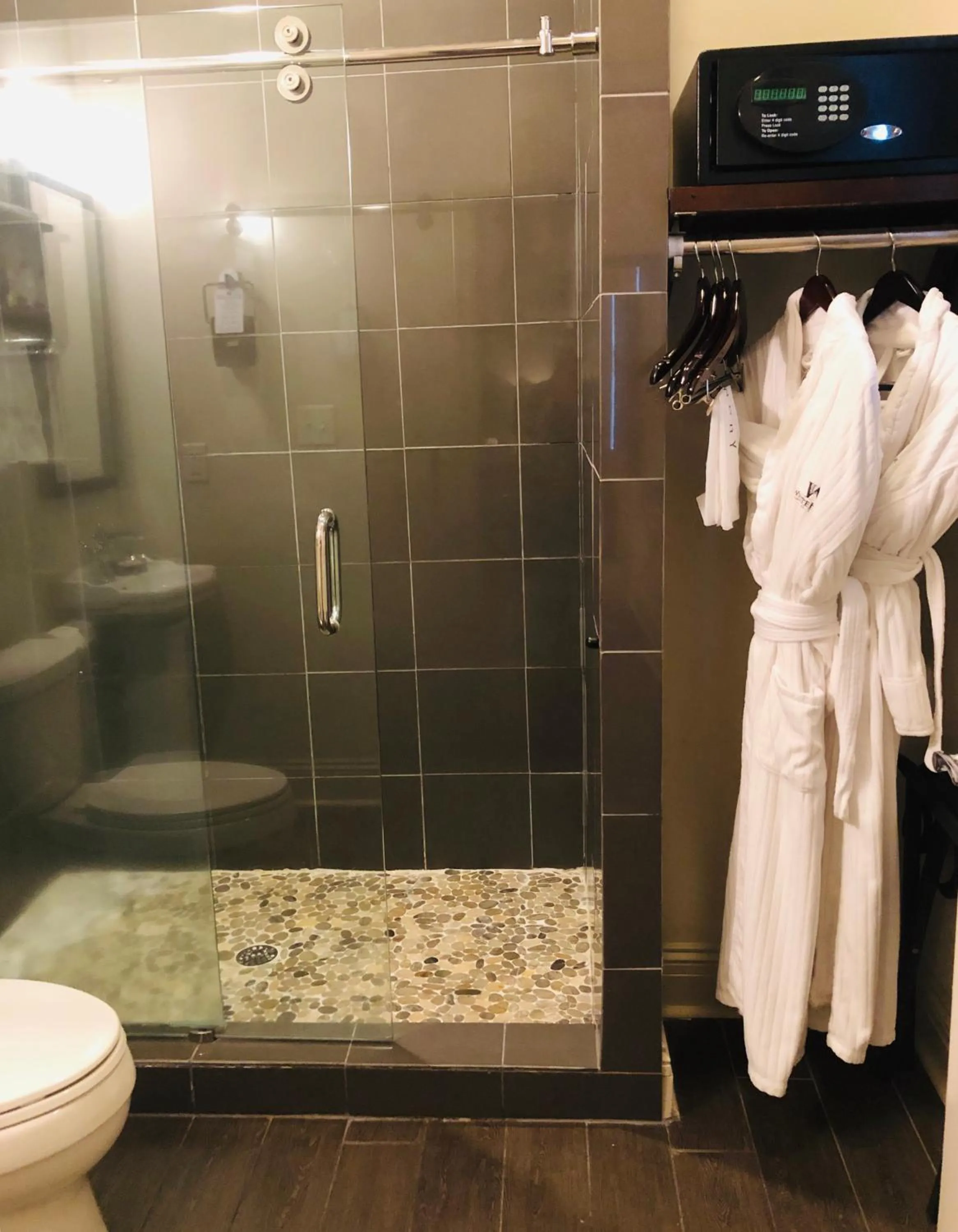 Bathroom in White House Hotel