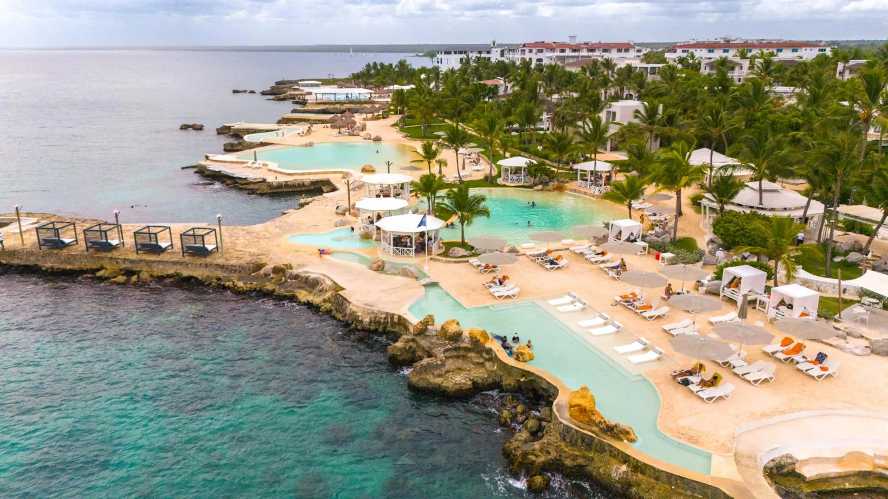 TRACADERO Beach Club & Holidays Rentals