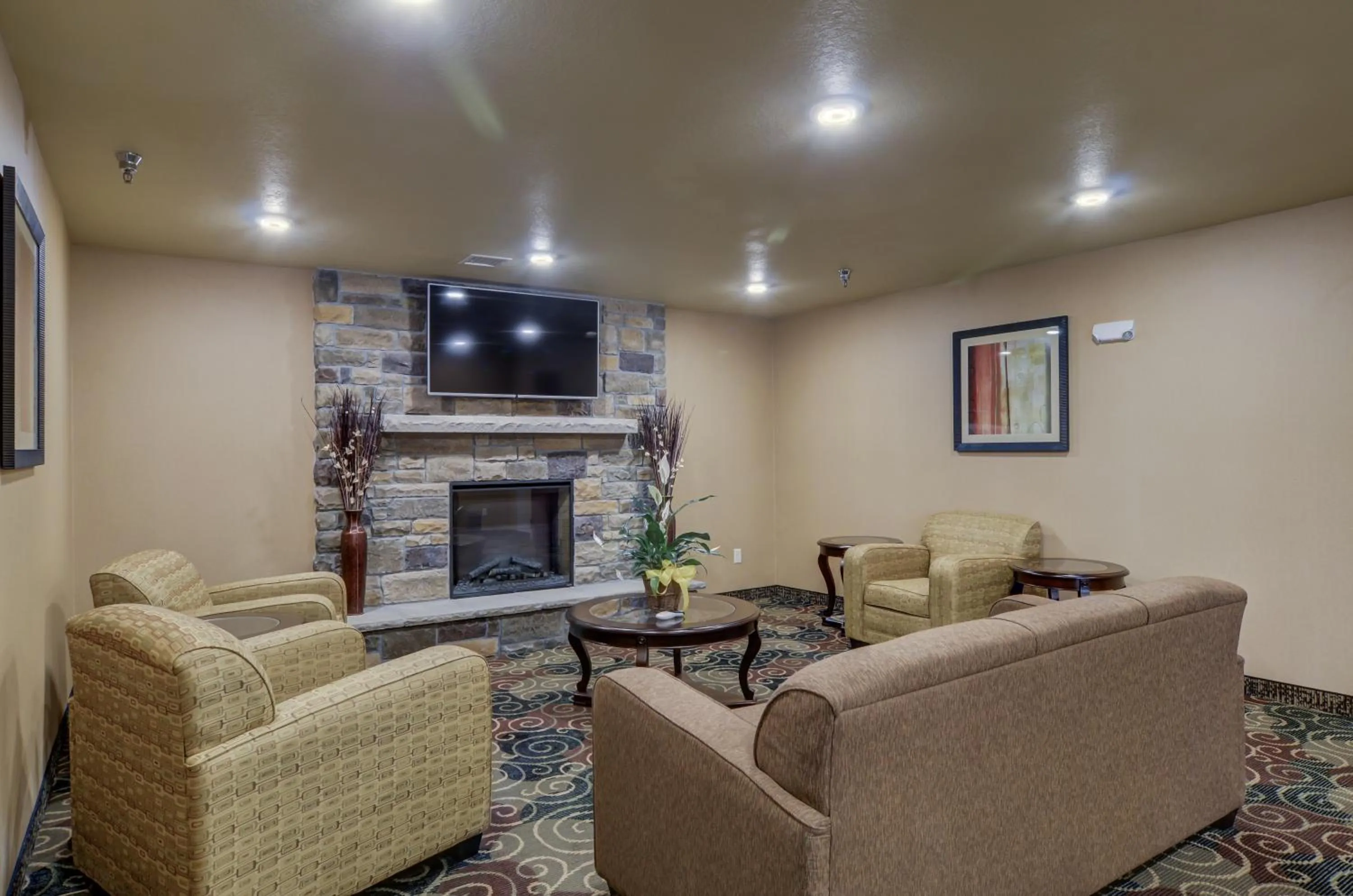 Communal lounge/ TV room in Cobblestone Inn & Suites-Kersey