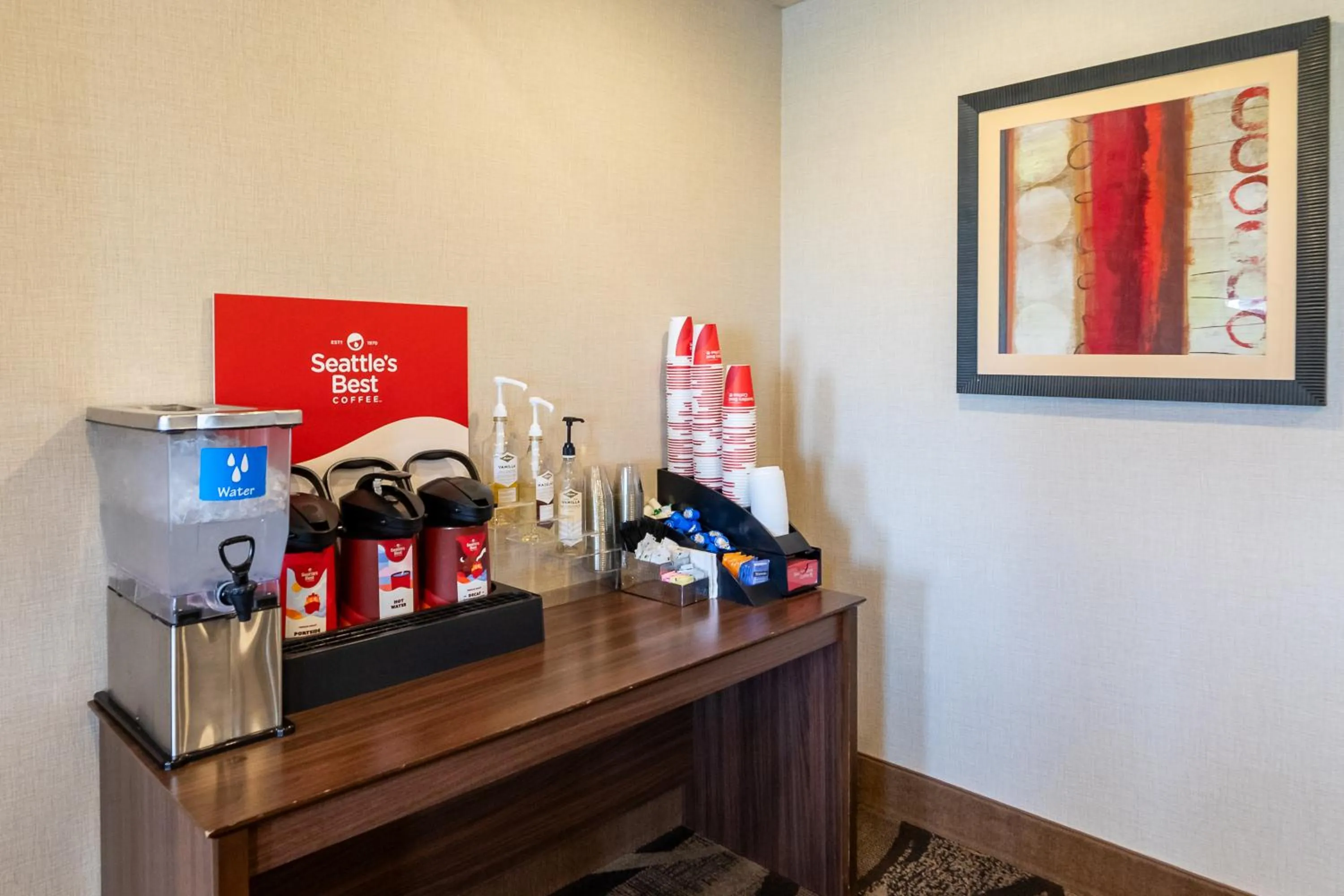 Coffee/tea facilities in Cobblestone Inn and Suites - Eaton