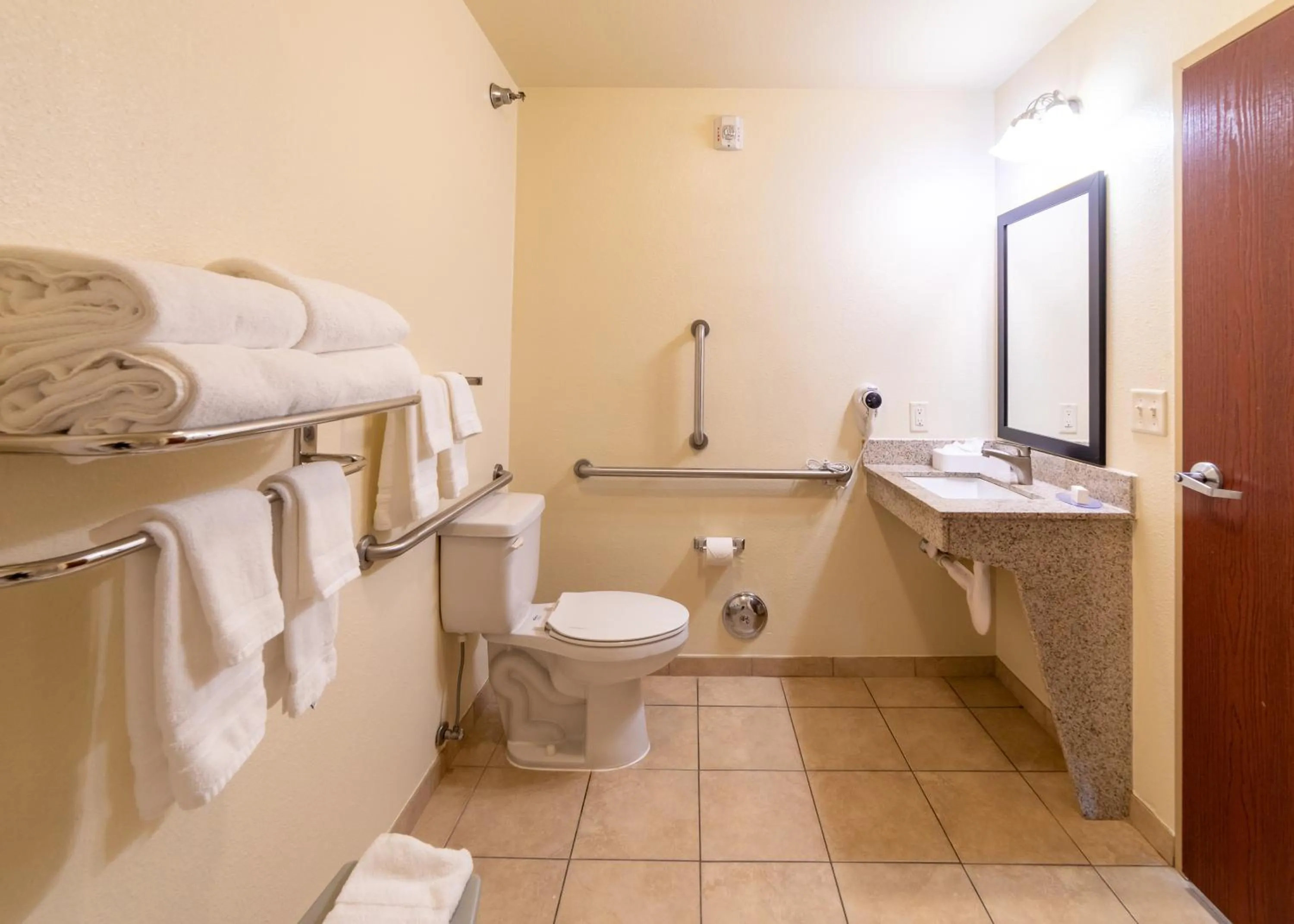 Bathroom in Cobblestone Inn and Suites - Eaton