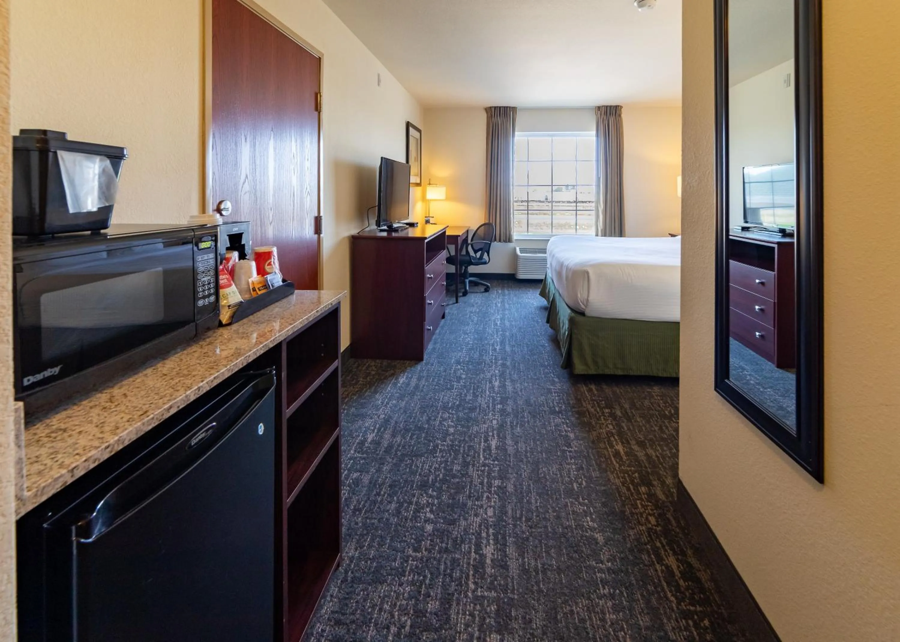 Bedroom, Bed in Cobblestone Inn and Suites - Eaton