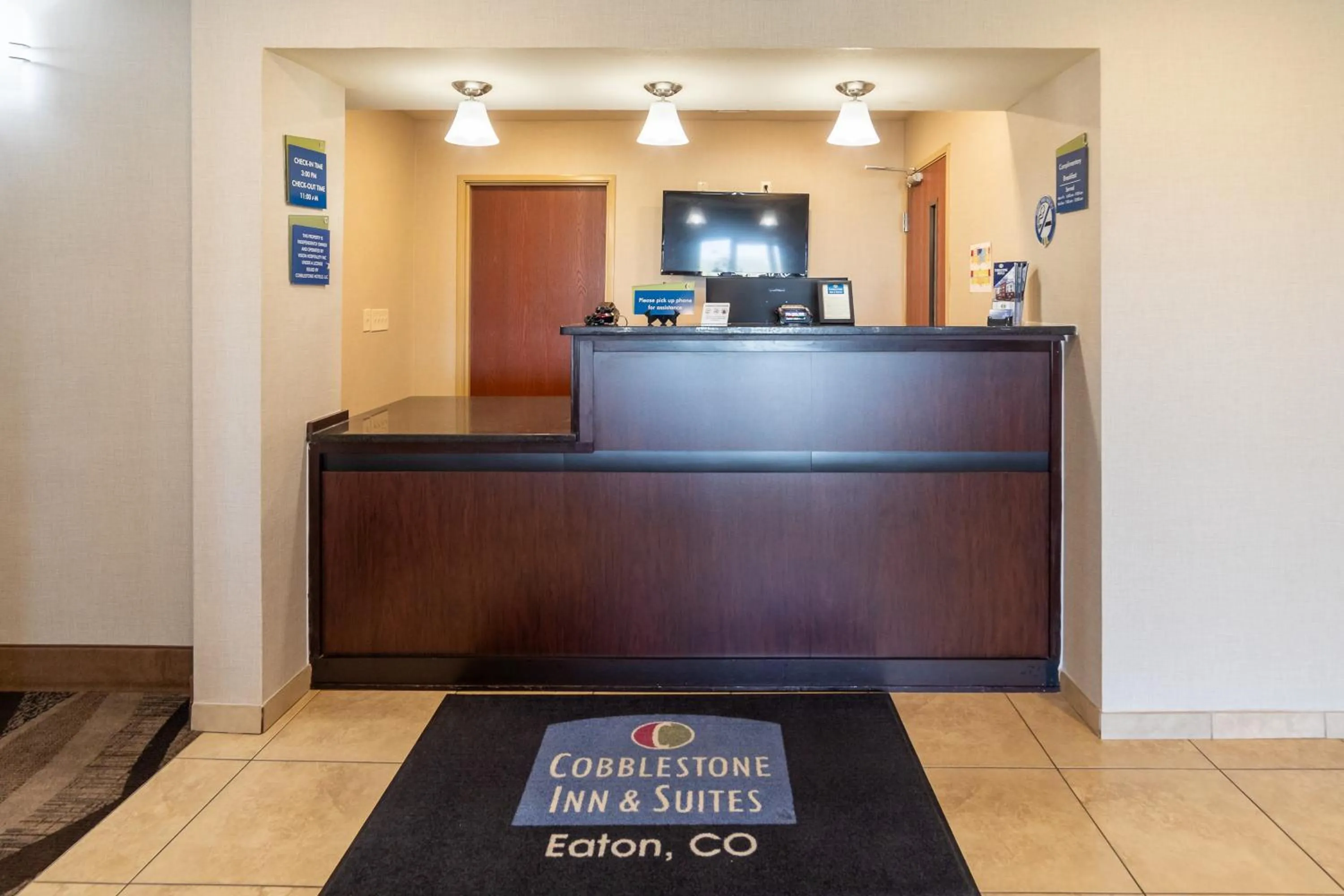Lobby or reception in Cobblestone Inn and Suites - Eaton