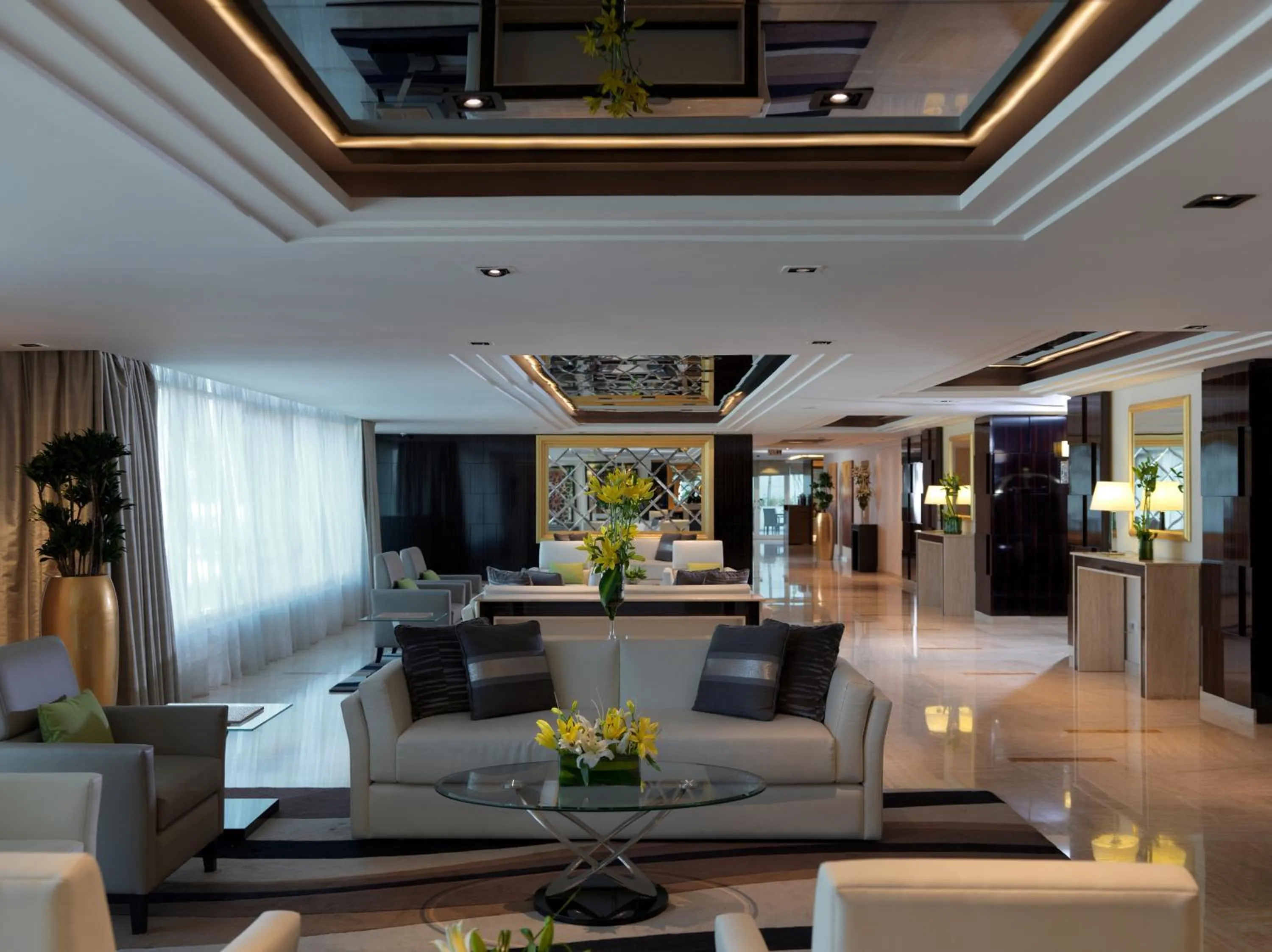 Lobby or reception in DAMAC Maison Canal Views