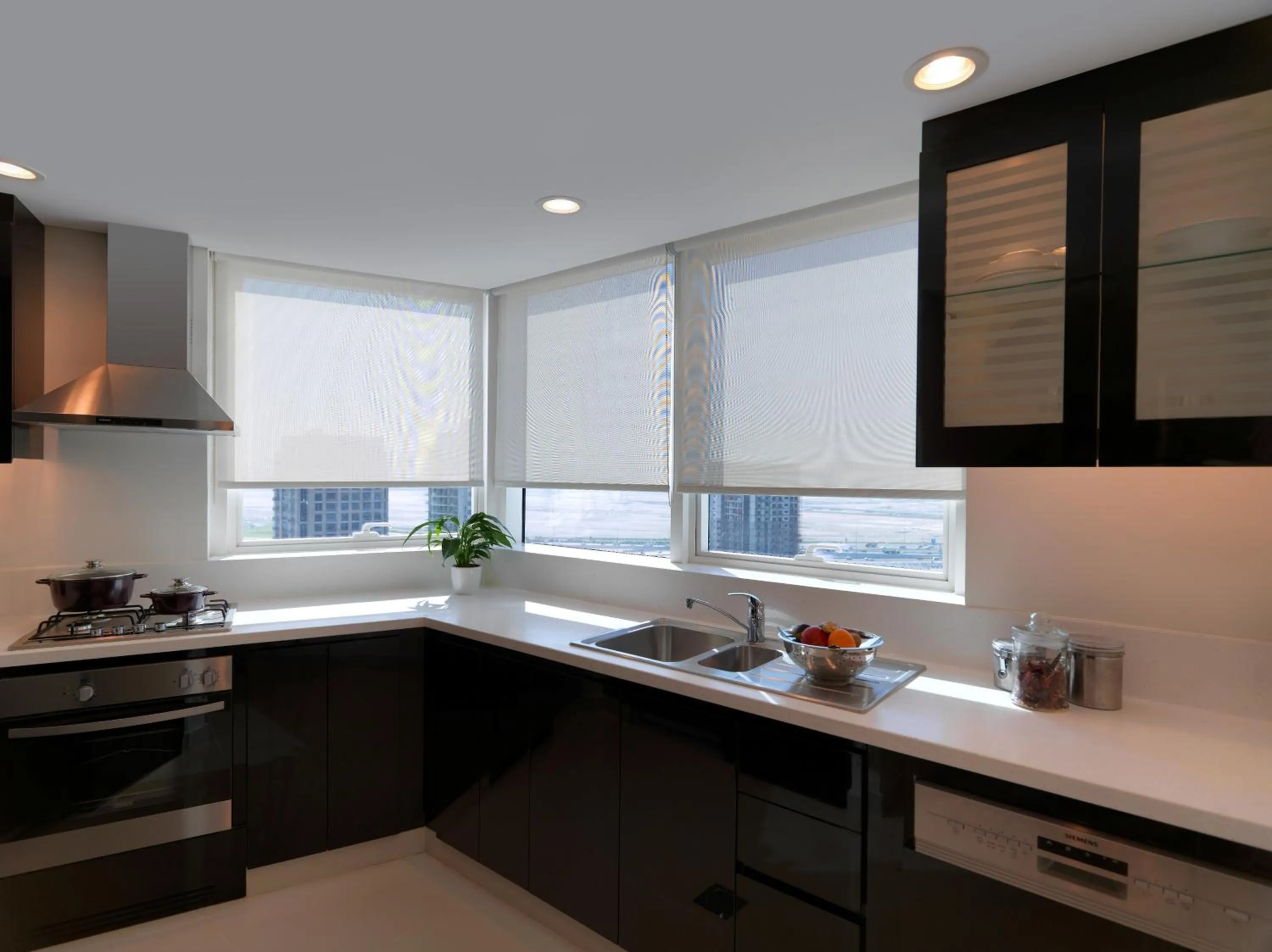 Kitchen or kitchenette in DAMAC Maison Canal Views