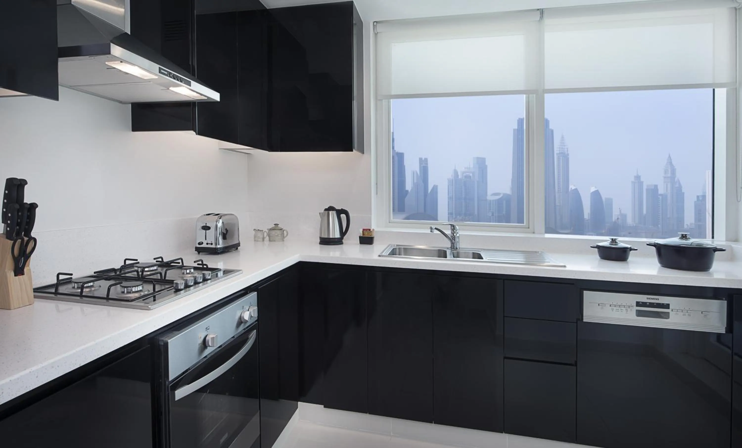 Kitchen or kitchenette in DAMAC Maison Canal Views