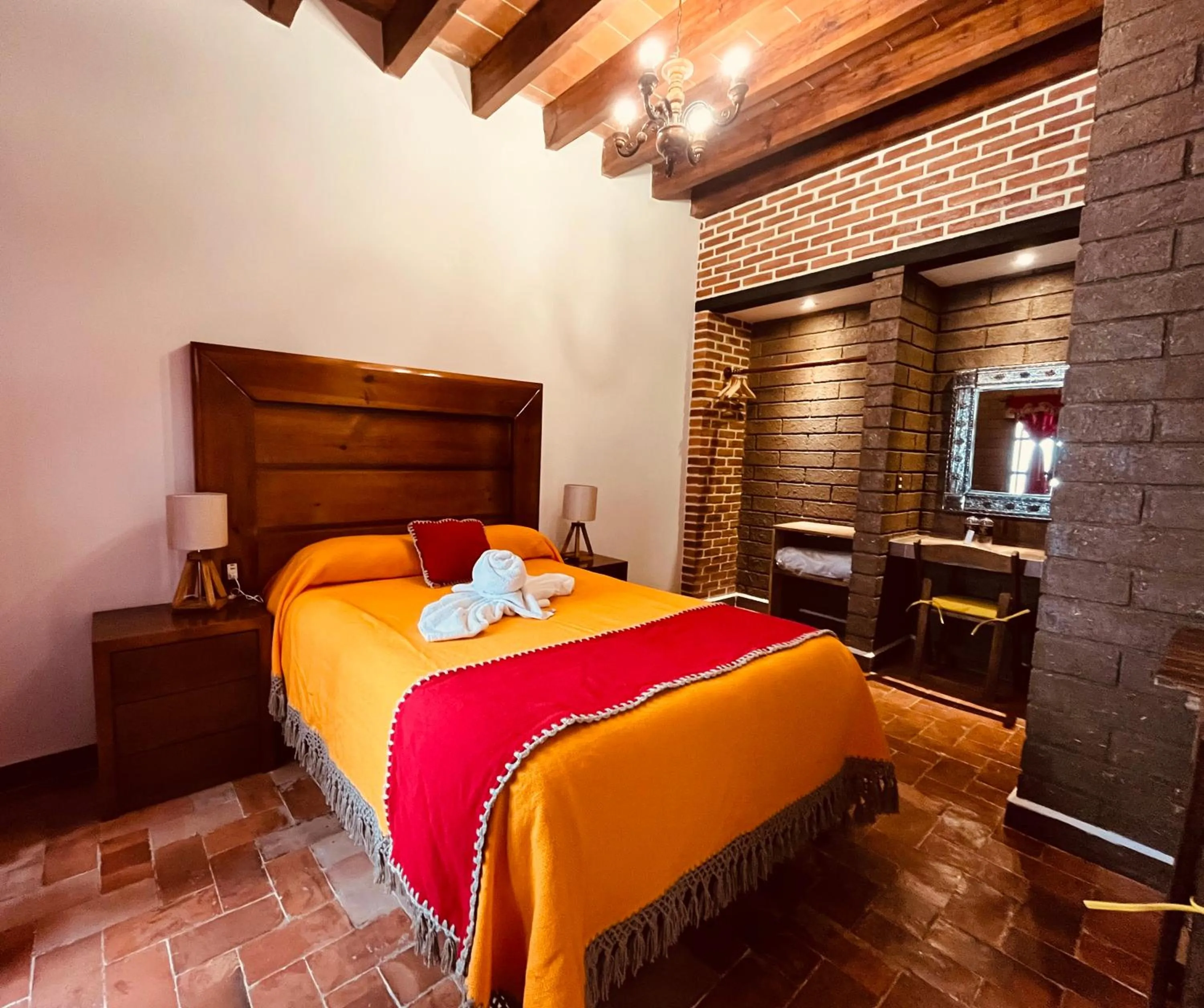 Photo of the whole room, Bed in Hotel El Aguila, Villa del Carbón