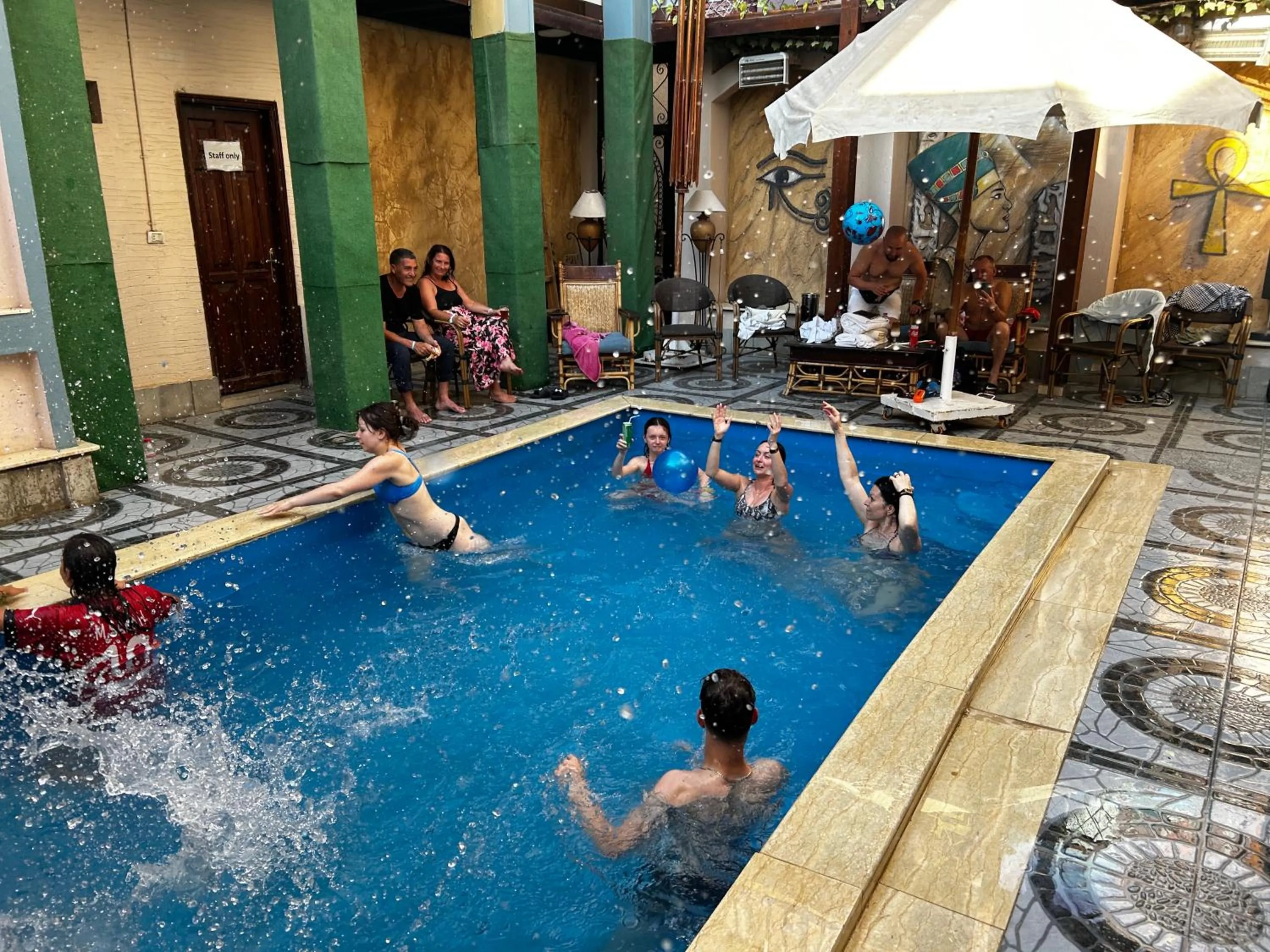 Day in Nun Pyramids INN