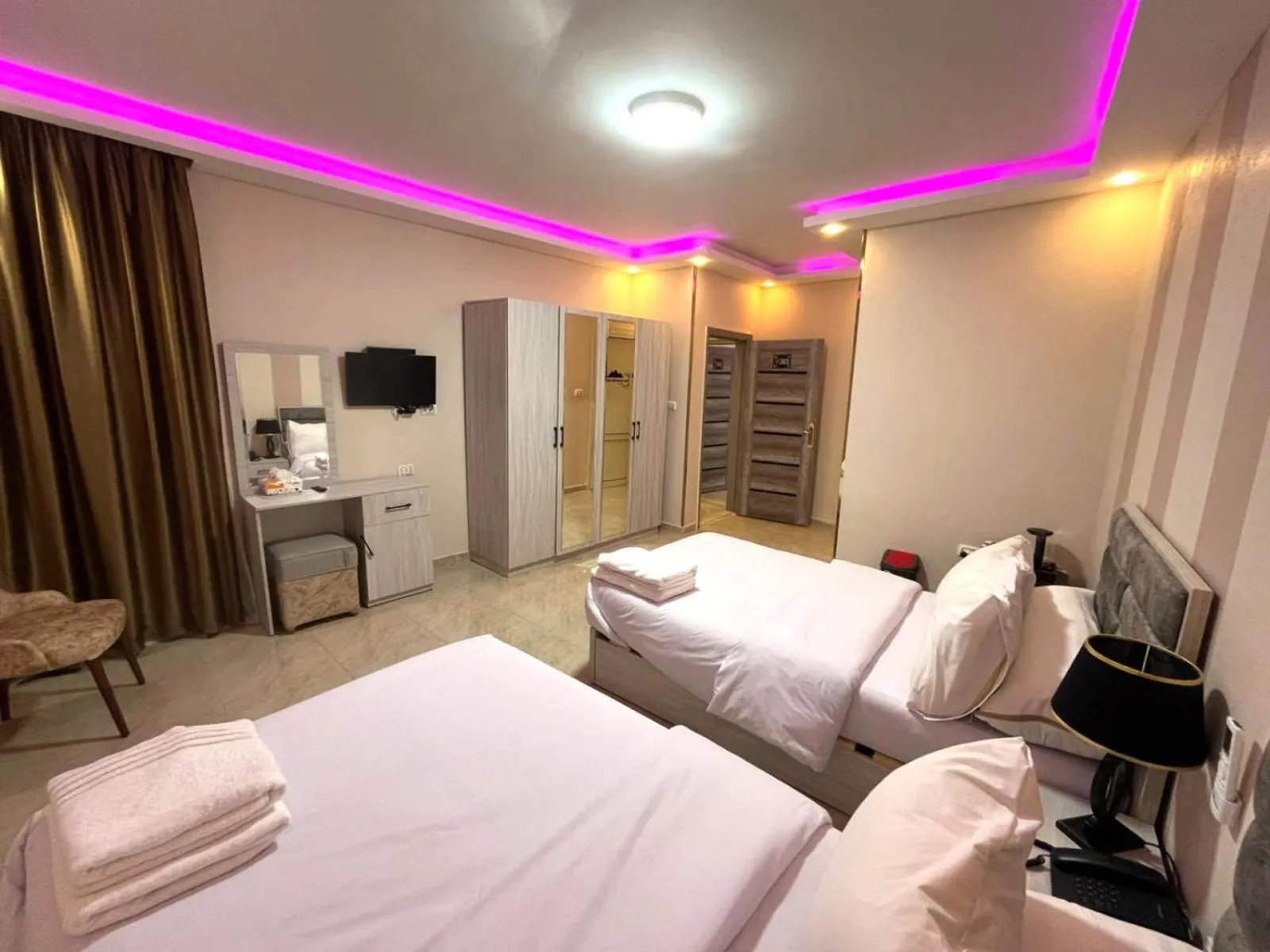 Bed in Nun Pyramids INN