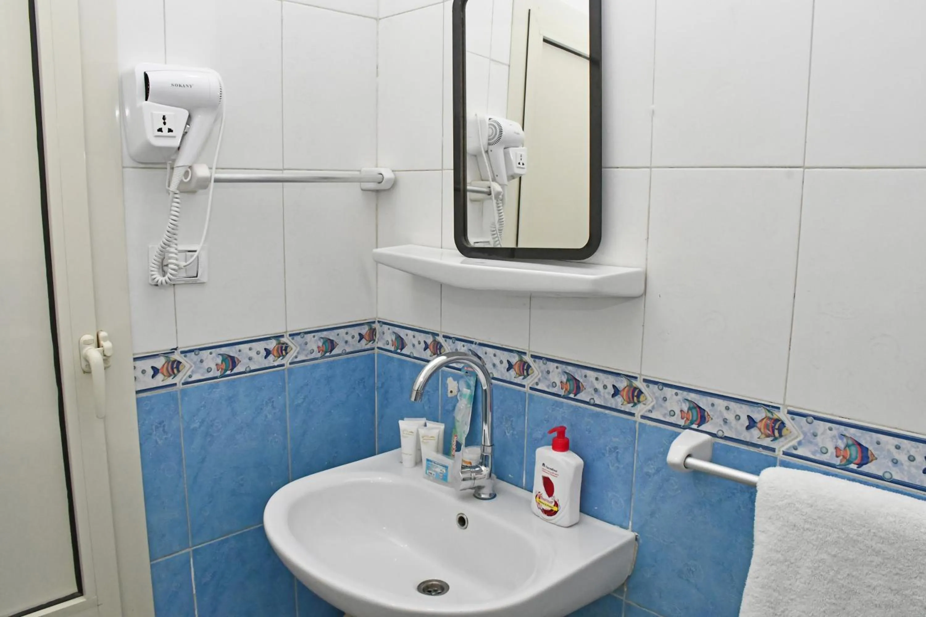 Bathroom in Nun Pyramids INN