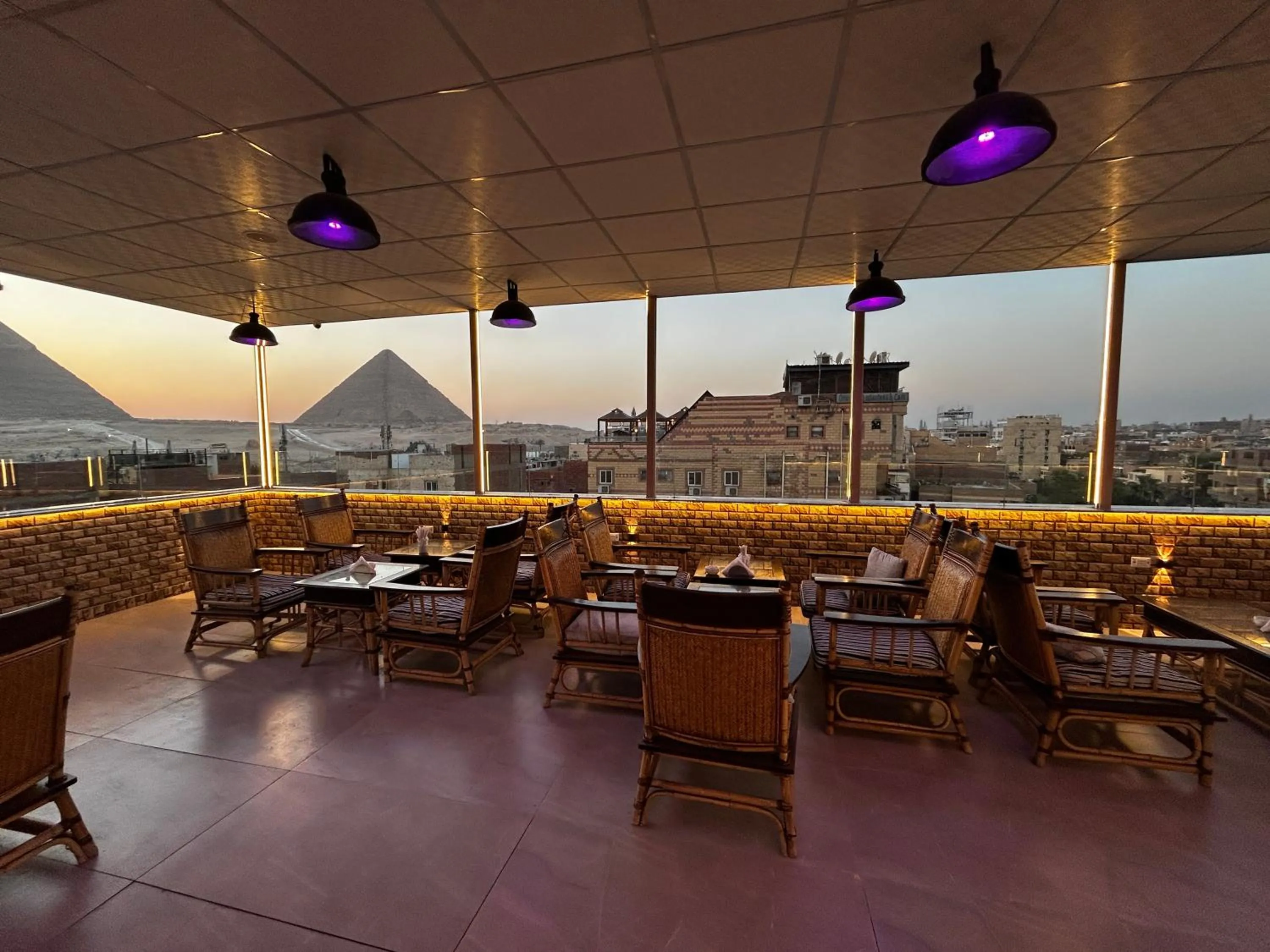 Restaurant/places to eat in Nun Pyramids INN