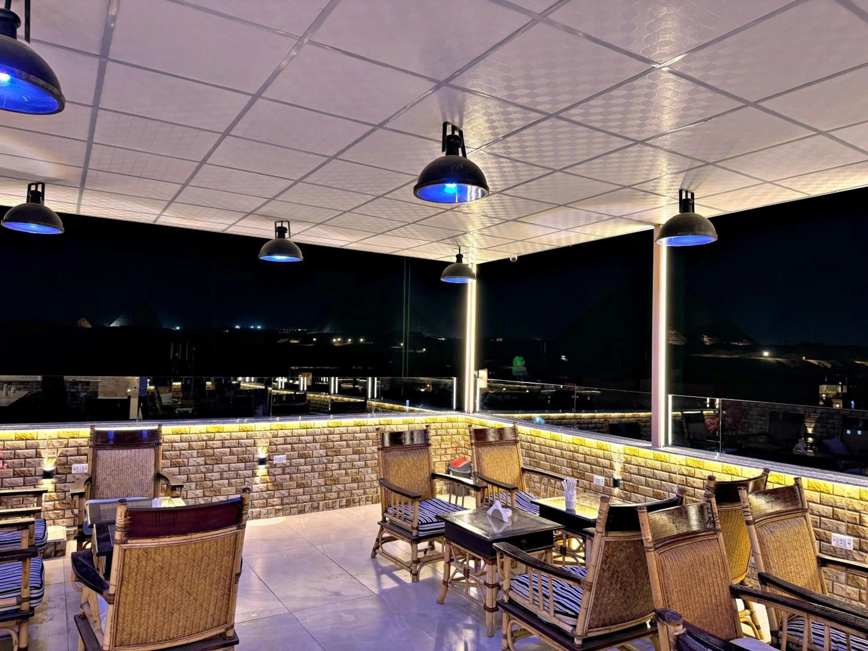 Restaurant/places to eat in Nun Pyramids INN