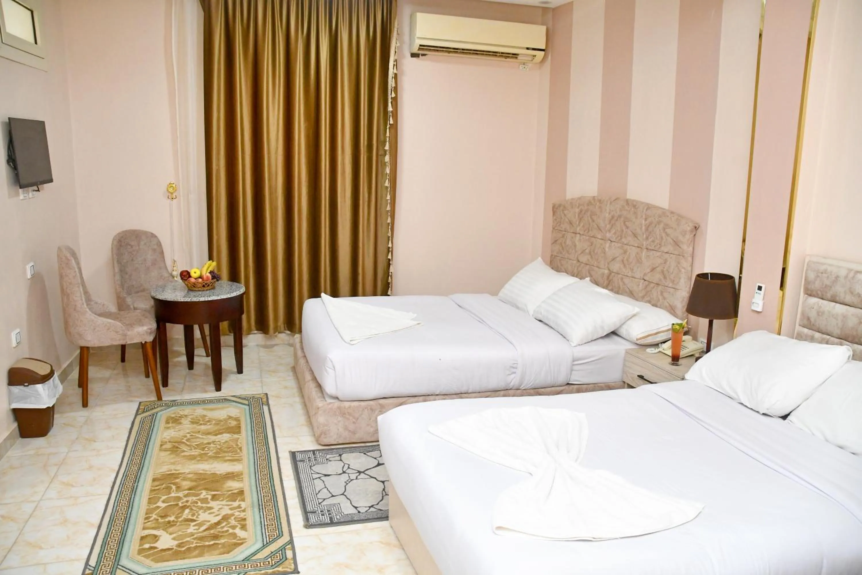 Bed in Nun Pyramids INN