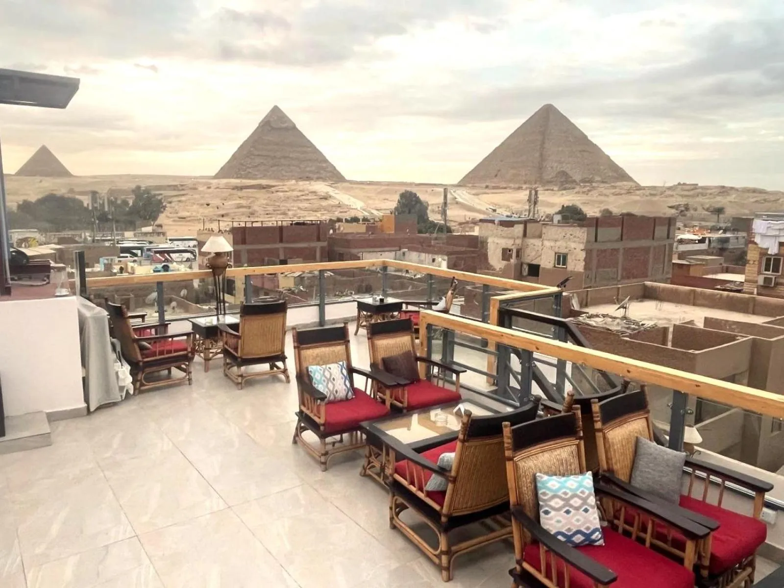 Restaurant/places to eat in Nun Pyramids INN