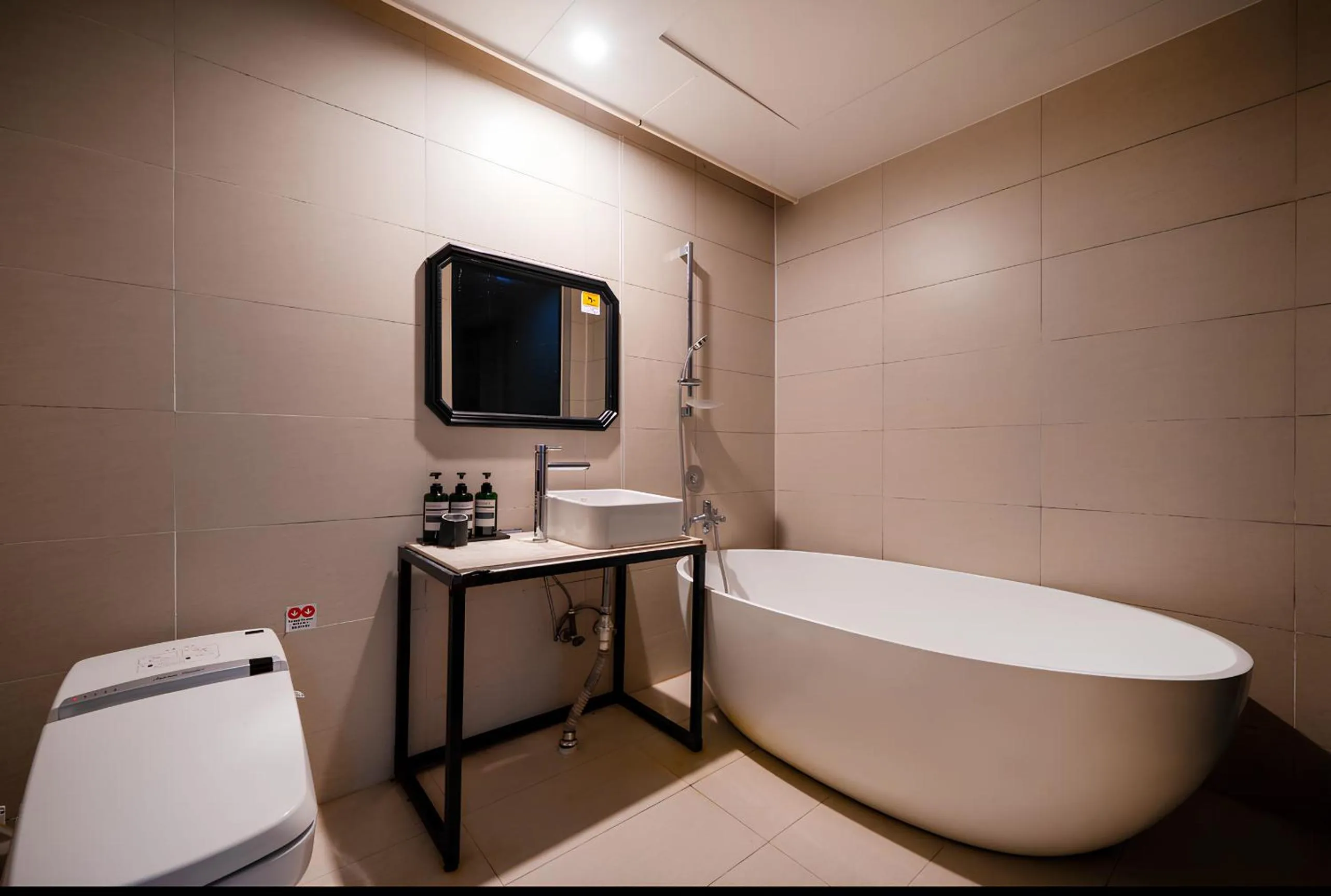 Bathroom in 2 Heaven Hotel Seomyeon