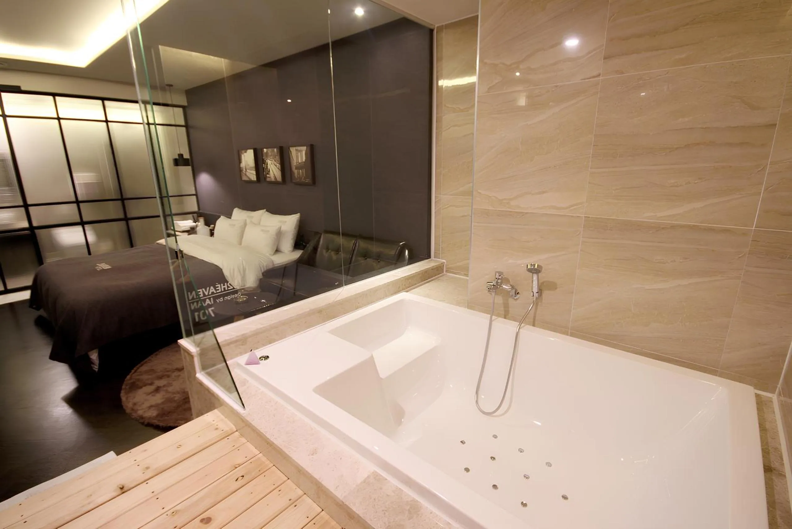 Hot Tub in 2 Heaven Hotel Seomyeon