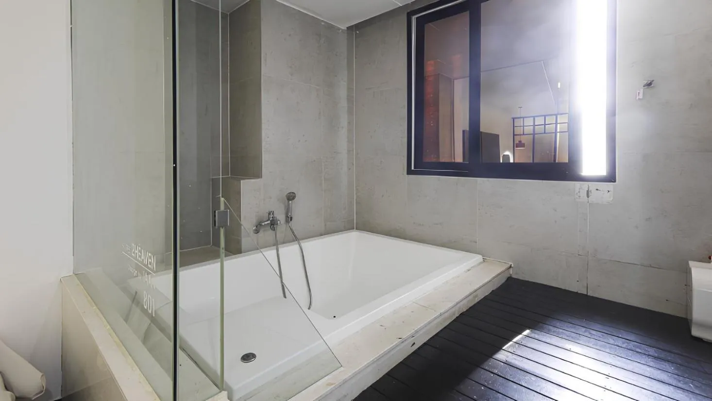 Shower in 2 Heaven Hotel Seomyeon