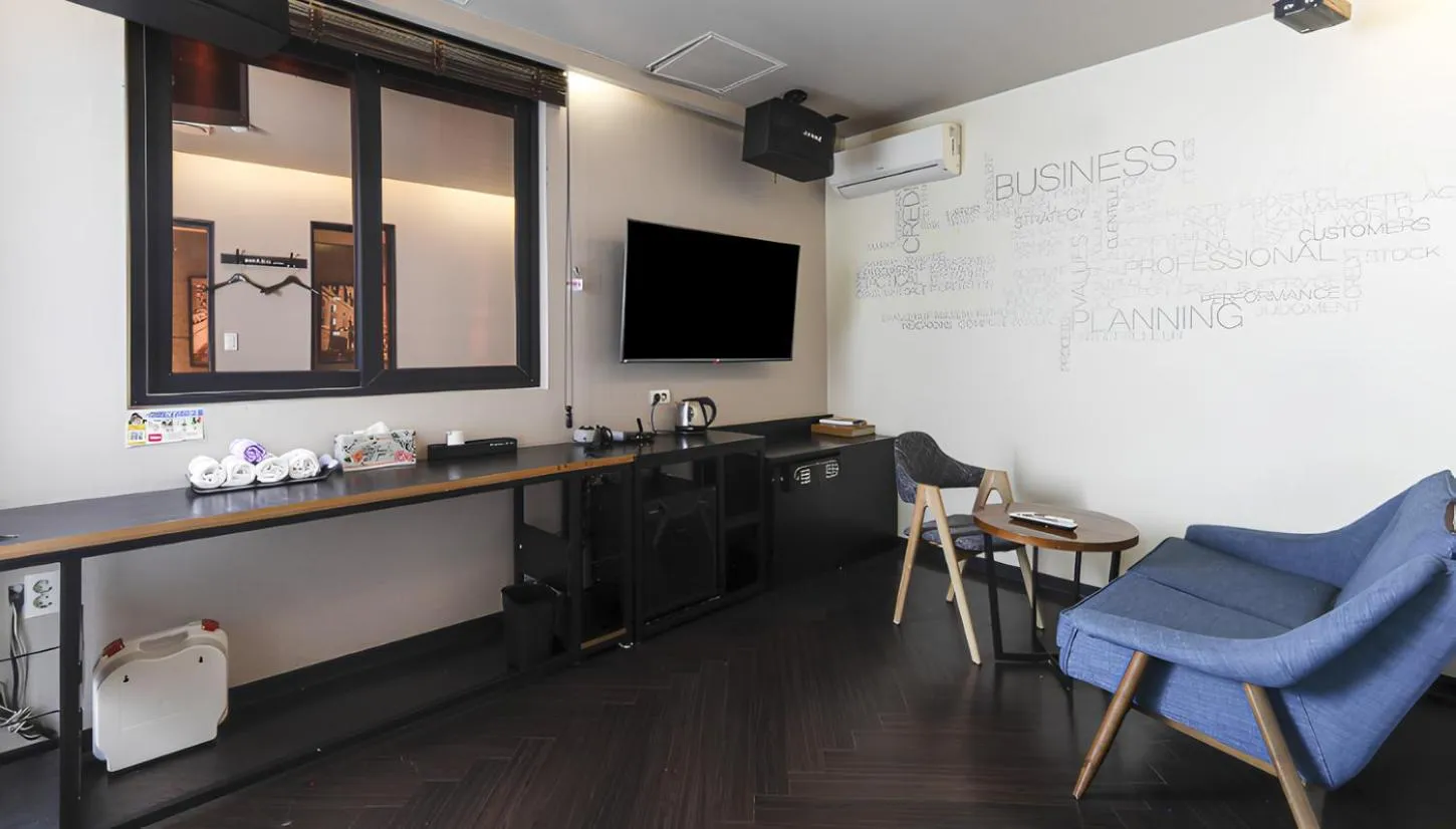 TV and multimedia in 2 Heaven Hotel Seomyeon