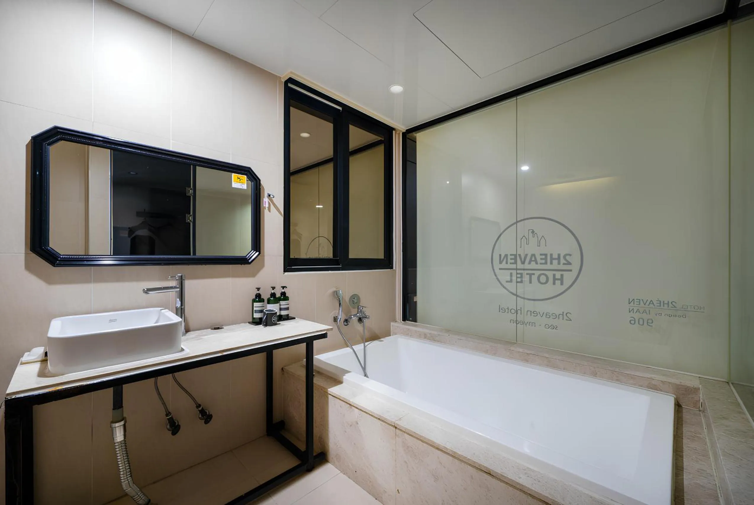 Shower in 2 Heaven Hotel Seomyeon