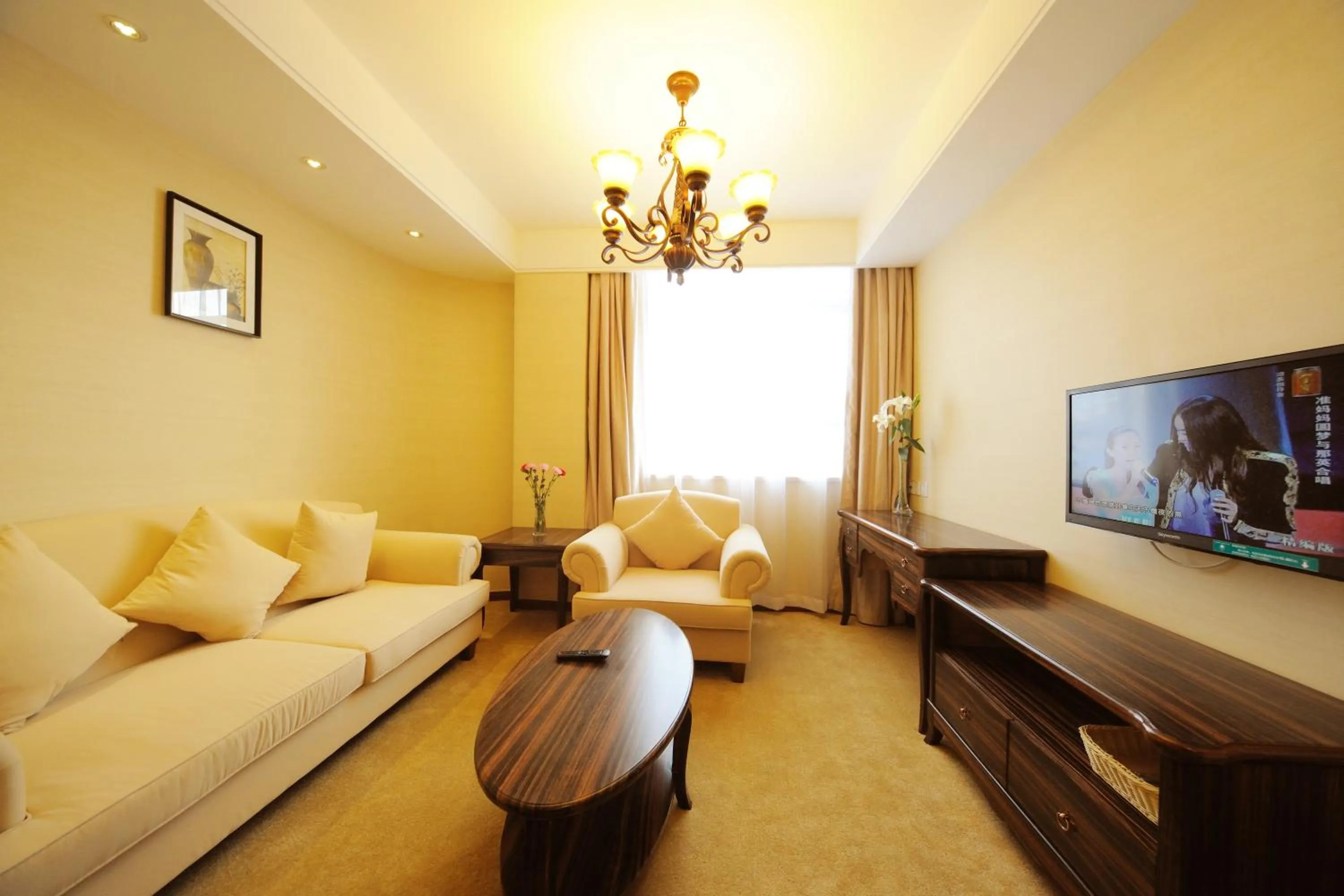 Living room in Greentree Inn Shanghai West Huaxia Road Metro Station Express Hotel