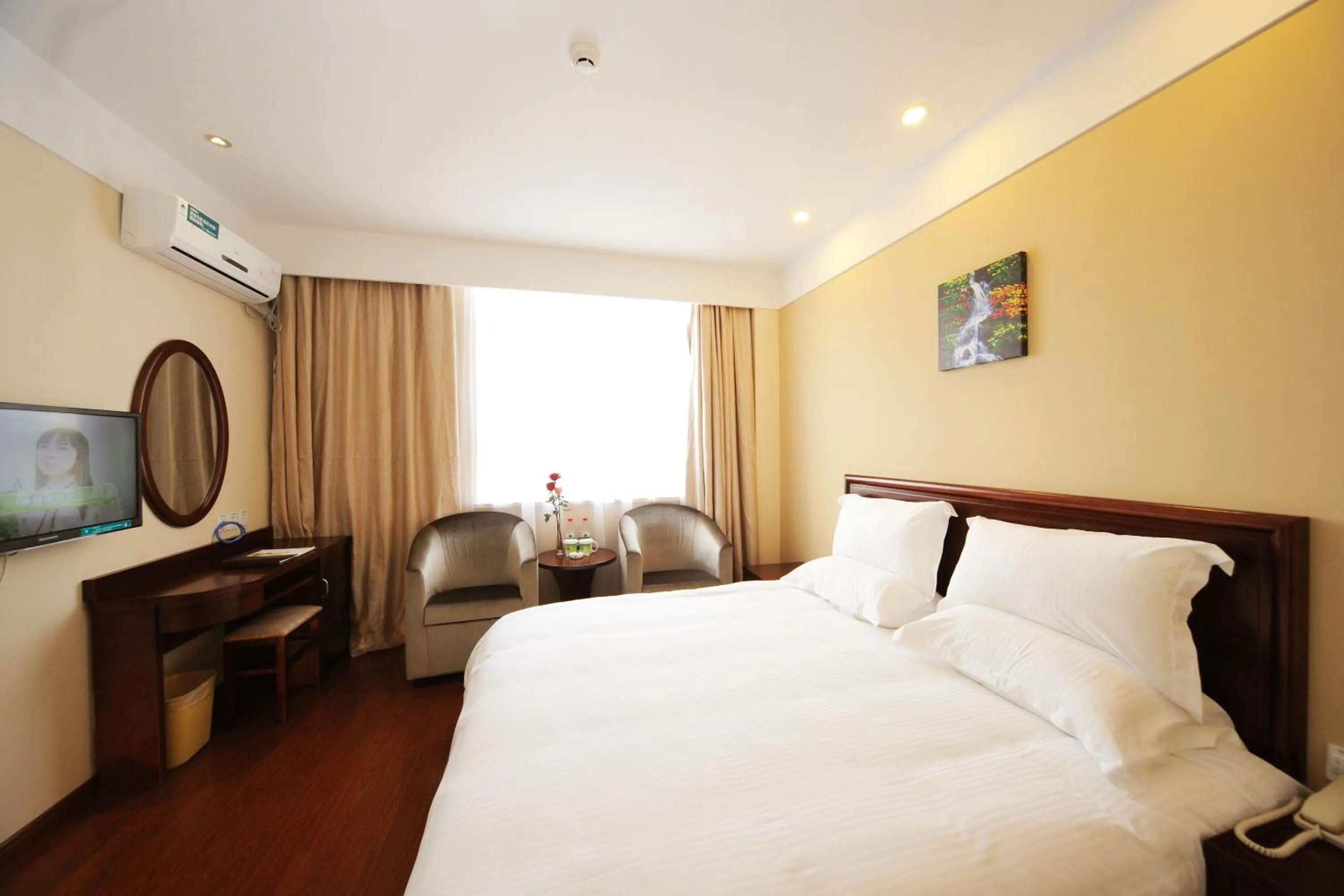 Photo of the whole room in Greentree Inn Shanghai West Huaxia Road Metro Station Express Hotel