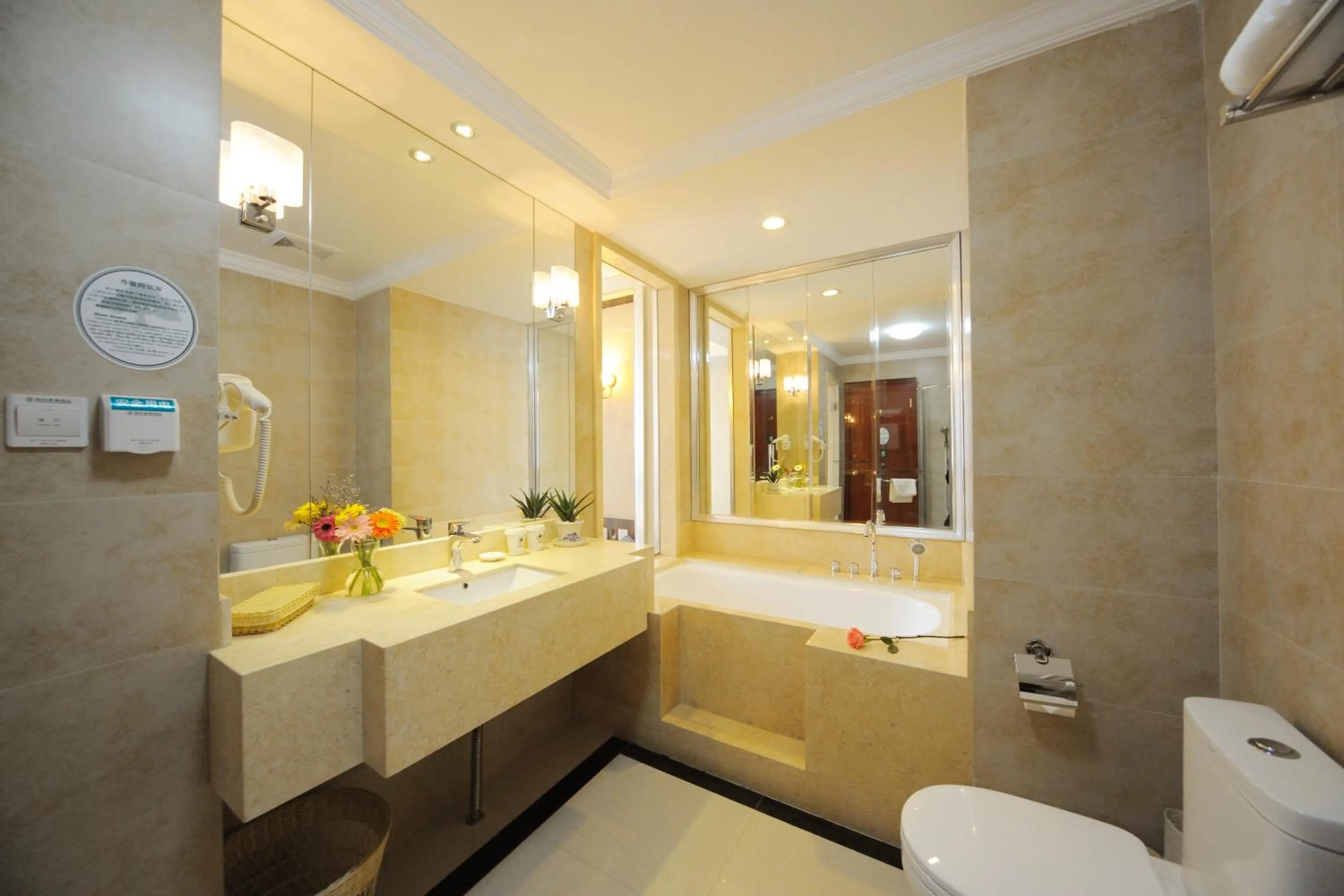 Bathroom in Greentree Inn Shanghai West Huaxia Road Metro Station Express Hotel