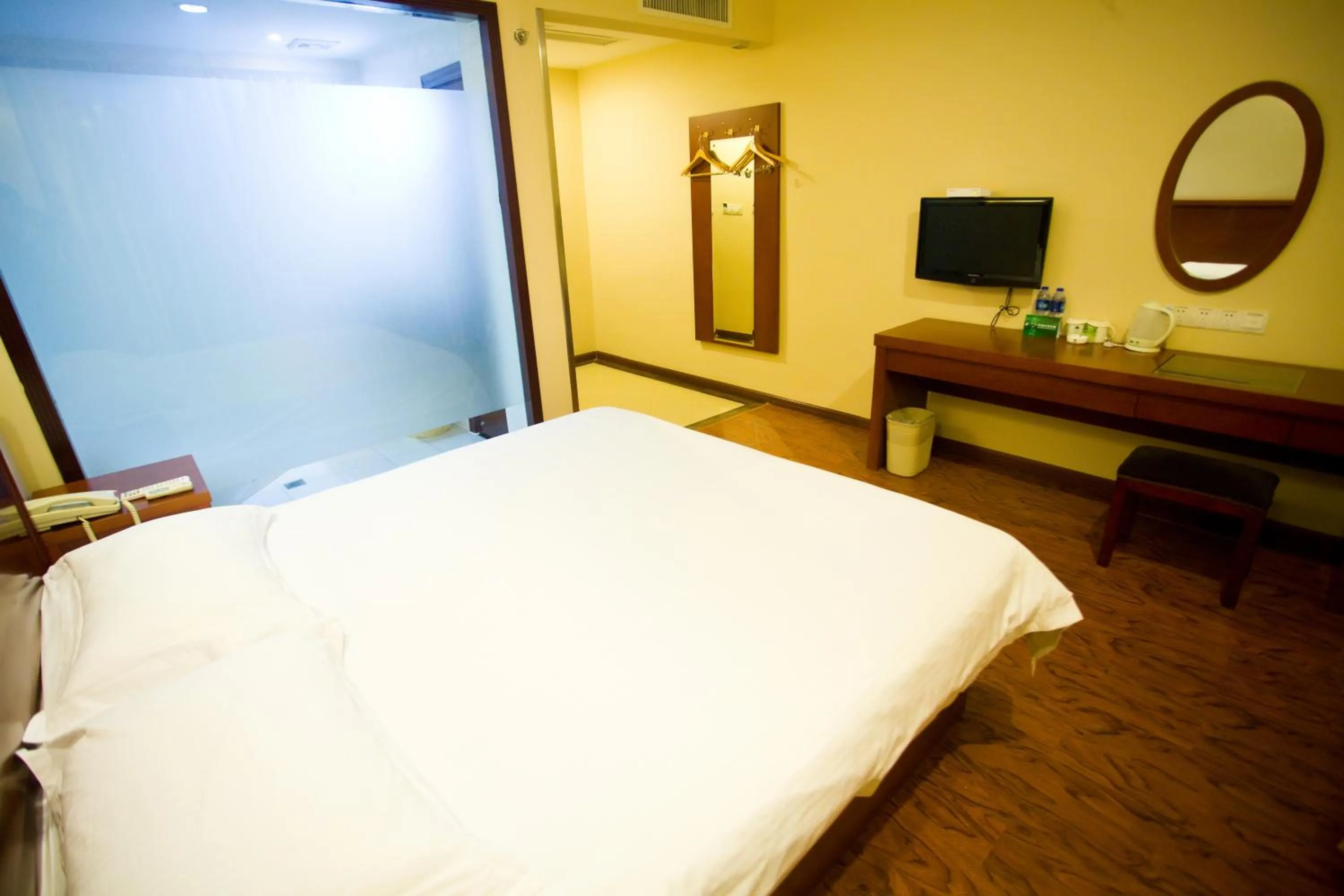 Bedroom, Bed in GreenTree Inn Shanghai Meilan Lake Hutai Road Express Hotel