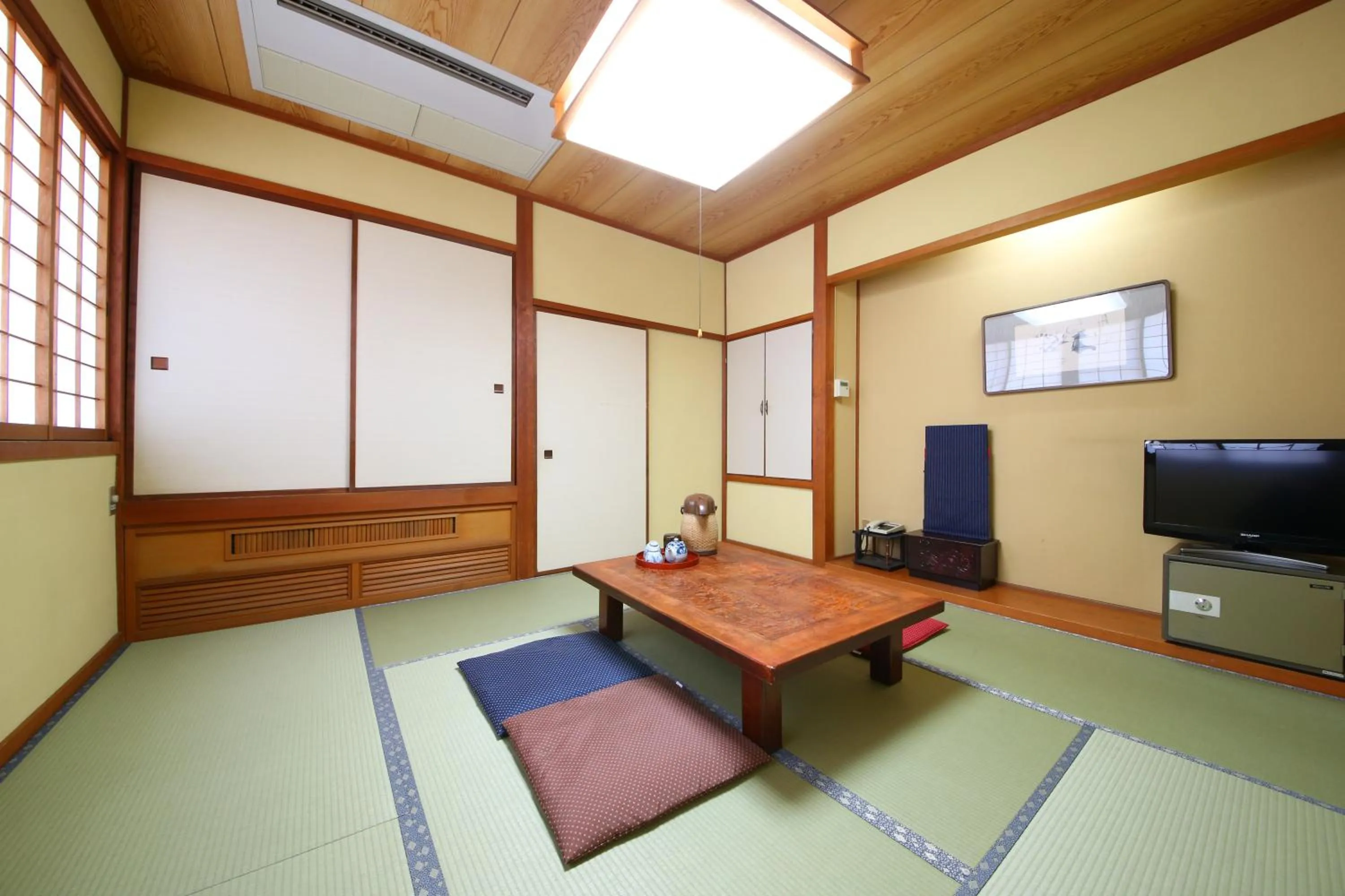 Photo of the whole room in Iwamura Sanso