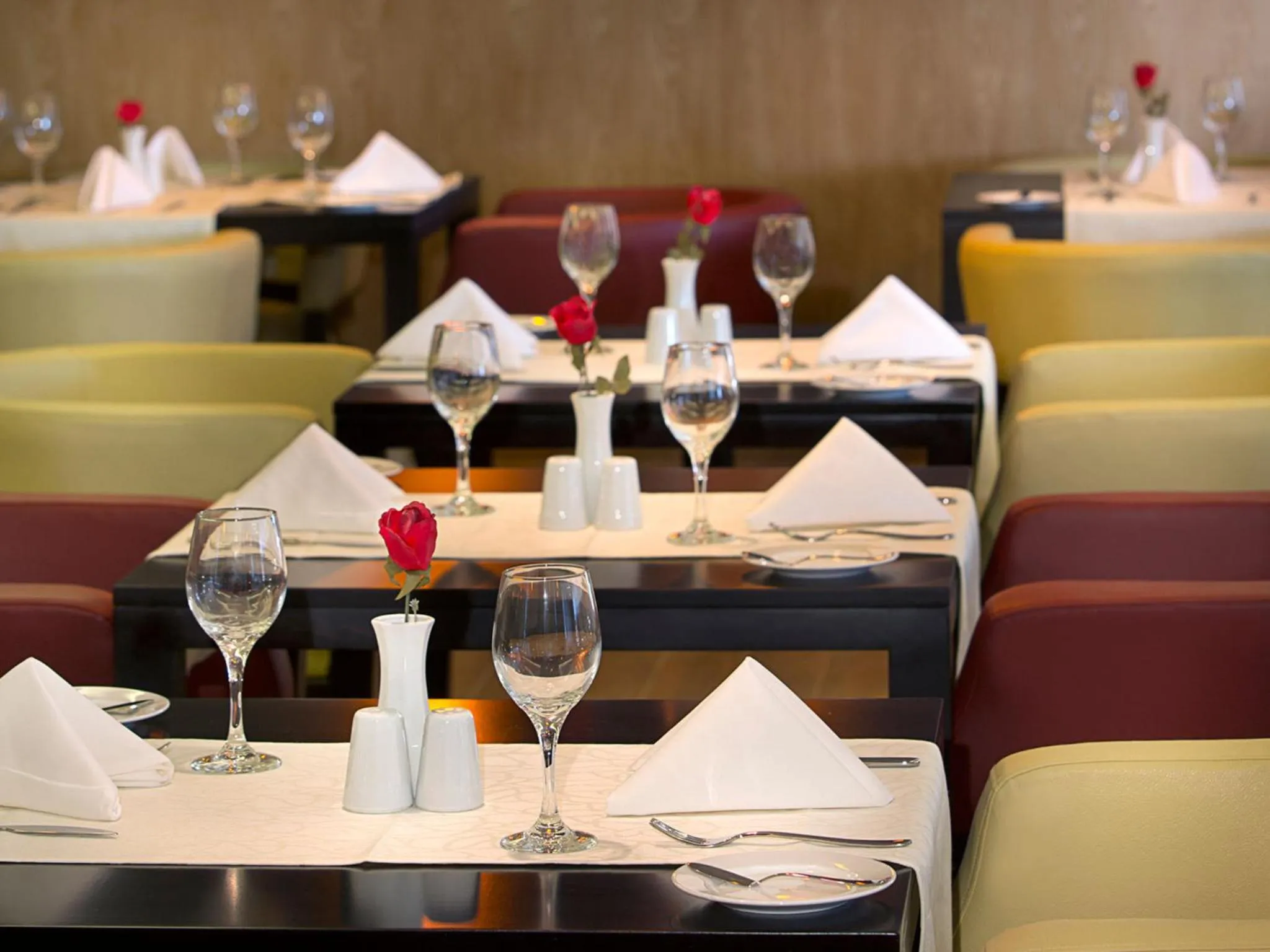 Restaurant/places to eat in Armada Avenue Hotel