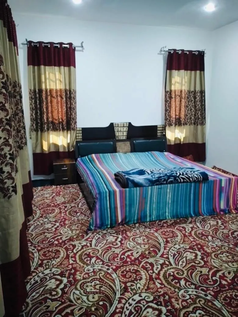 Bed in Sunset View Gulmarg